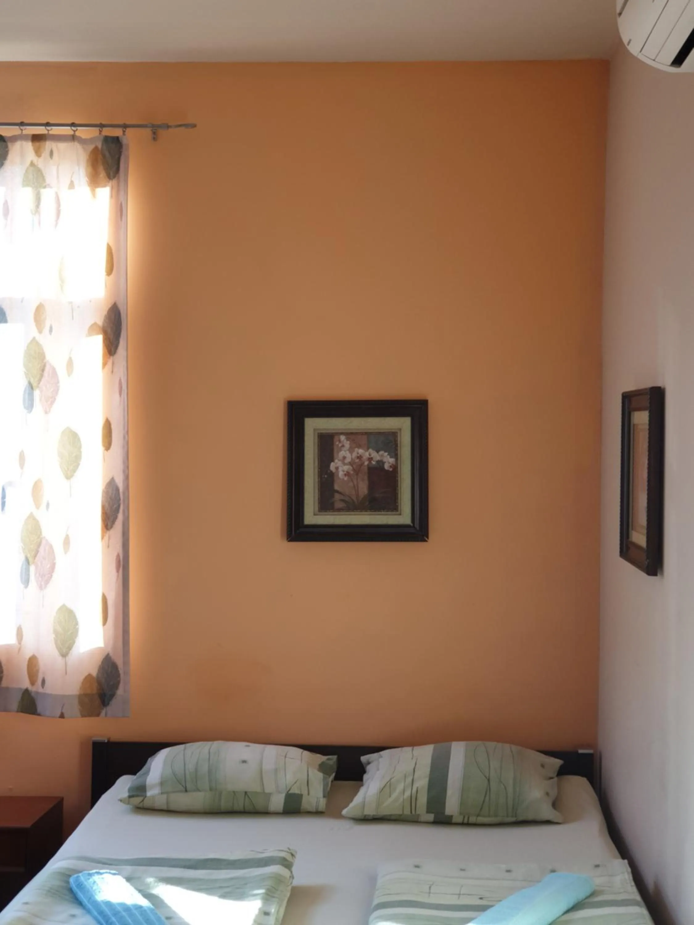 Bed in Elegance on a Budget - Rooms for Rent in Sofia Center