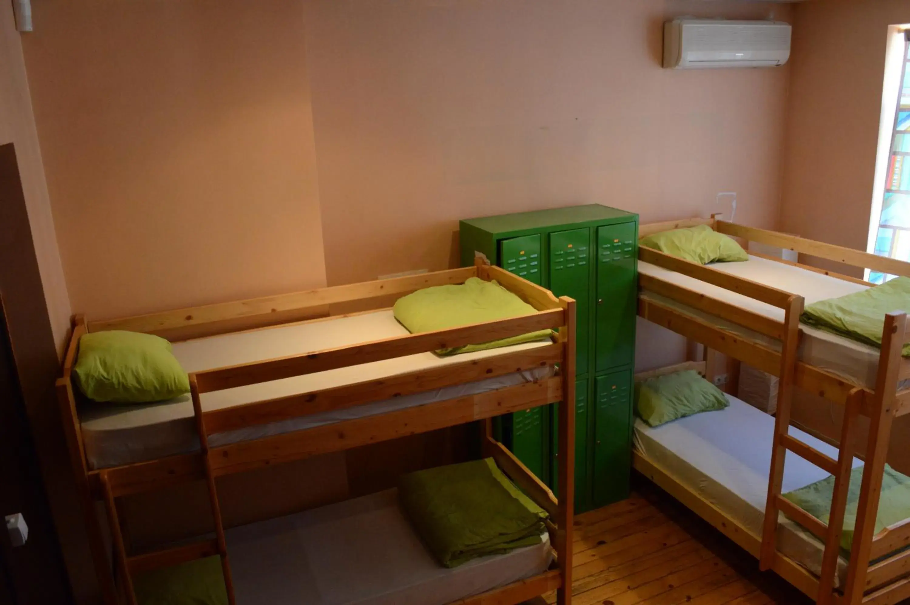 Bed in 6-Bed Mixed Dormitory Room in Elegance on a Budget - Rooms for Rent in Sofia Center Bed in 6-Bed Mixed Dormitory Room in Elegance on a Budget - Rooms for Rent in Sofia Center