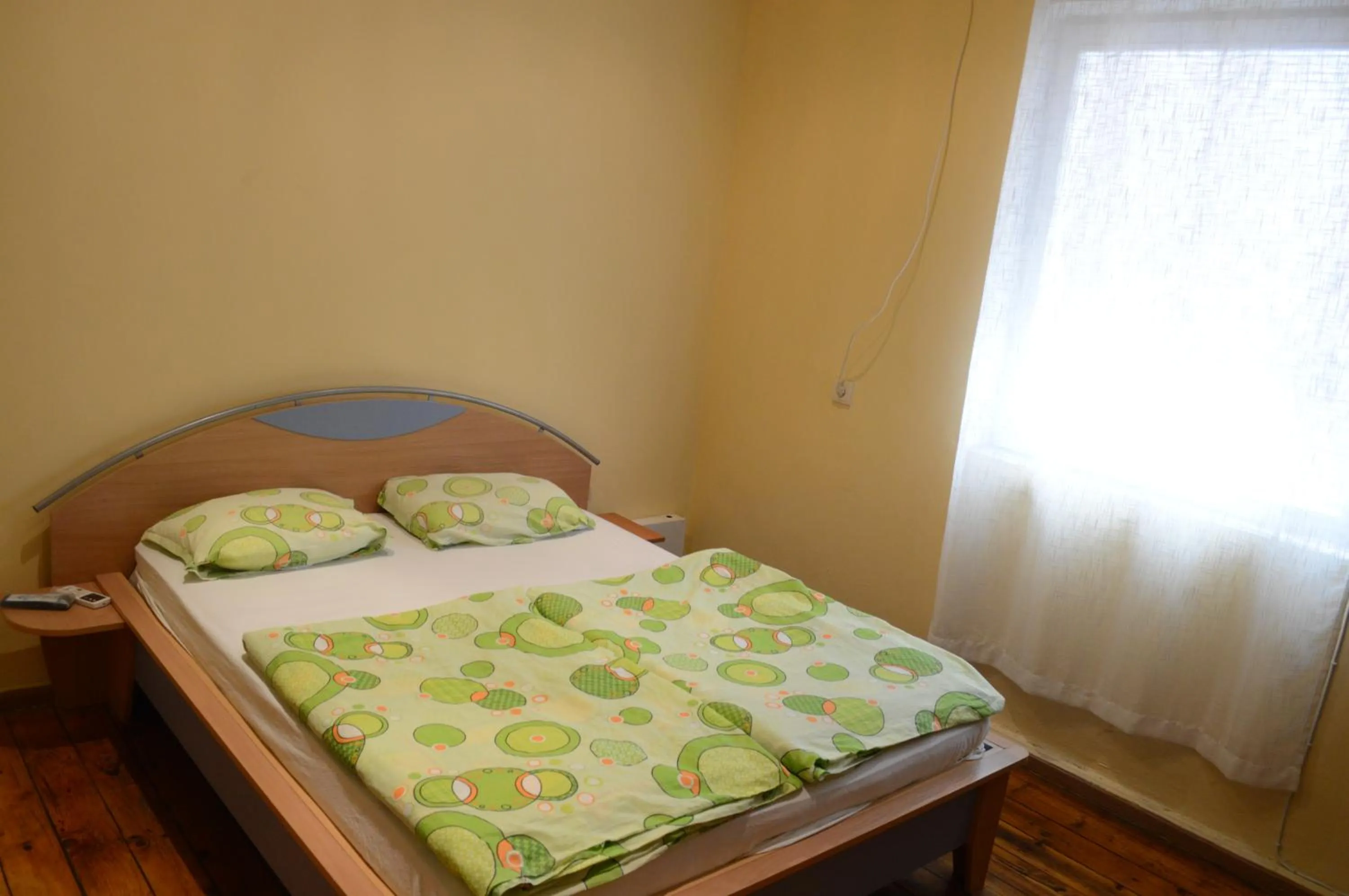 Spring, Bed in Elegance on a Budget - Rooms for Rent in Sofia Center