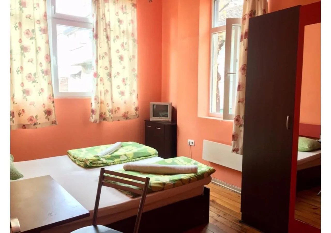 Day, Bed in Elegance on a Budget - Rooms for Rent in Sofia Center