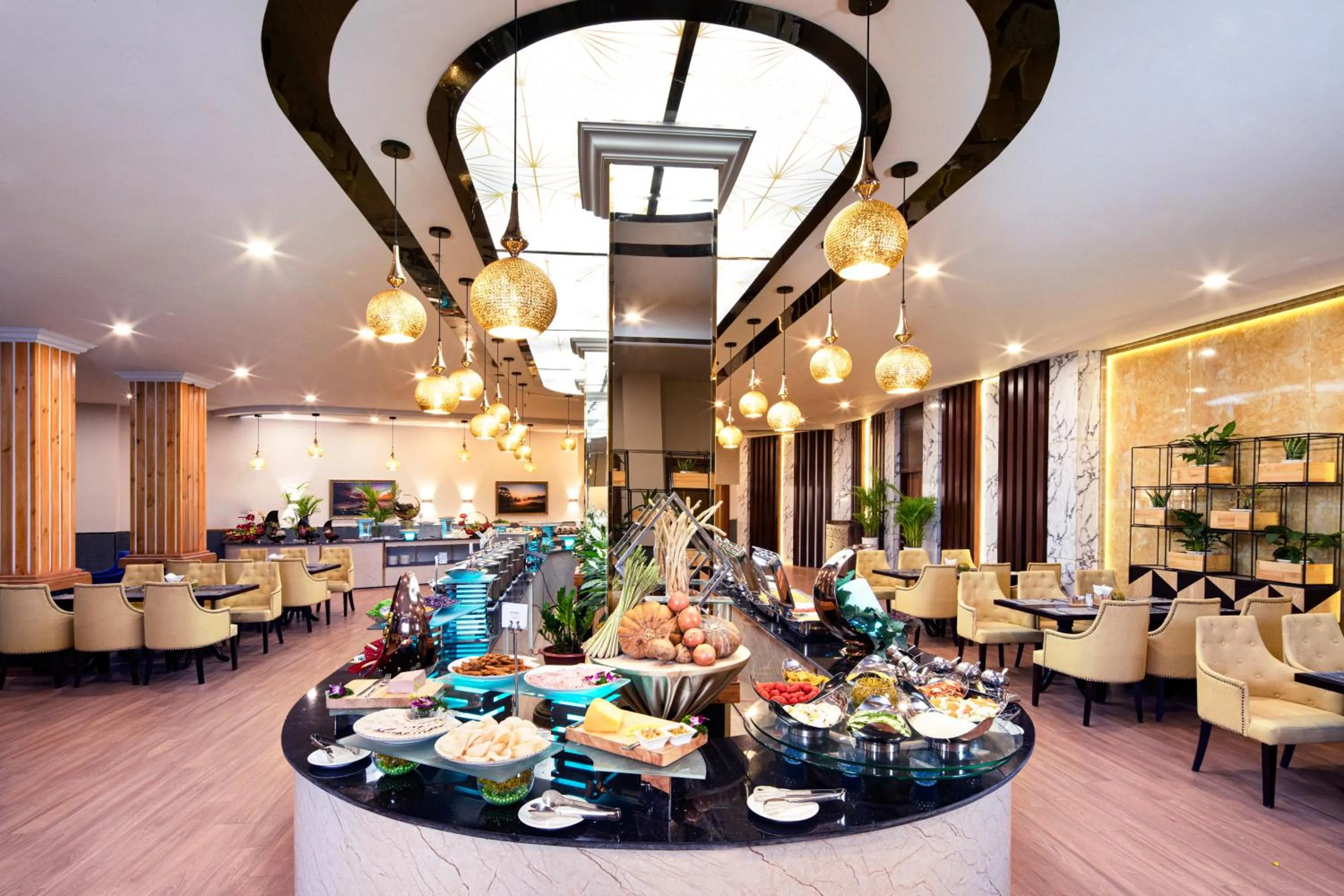 Restaurant/places to eat in Ladalat Hotel