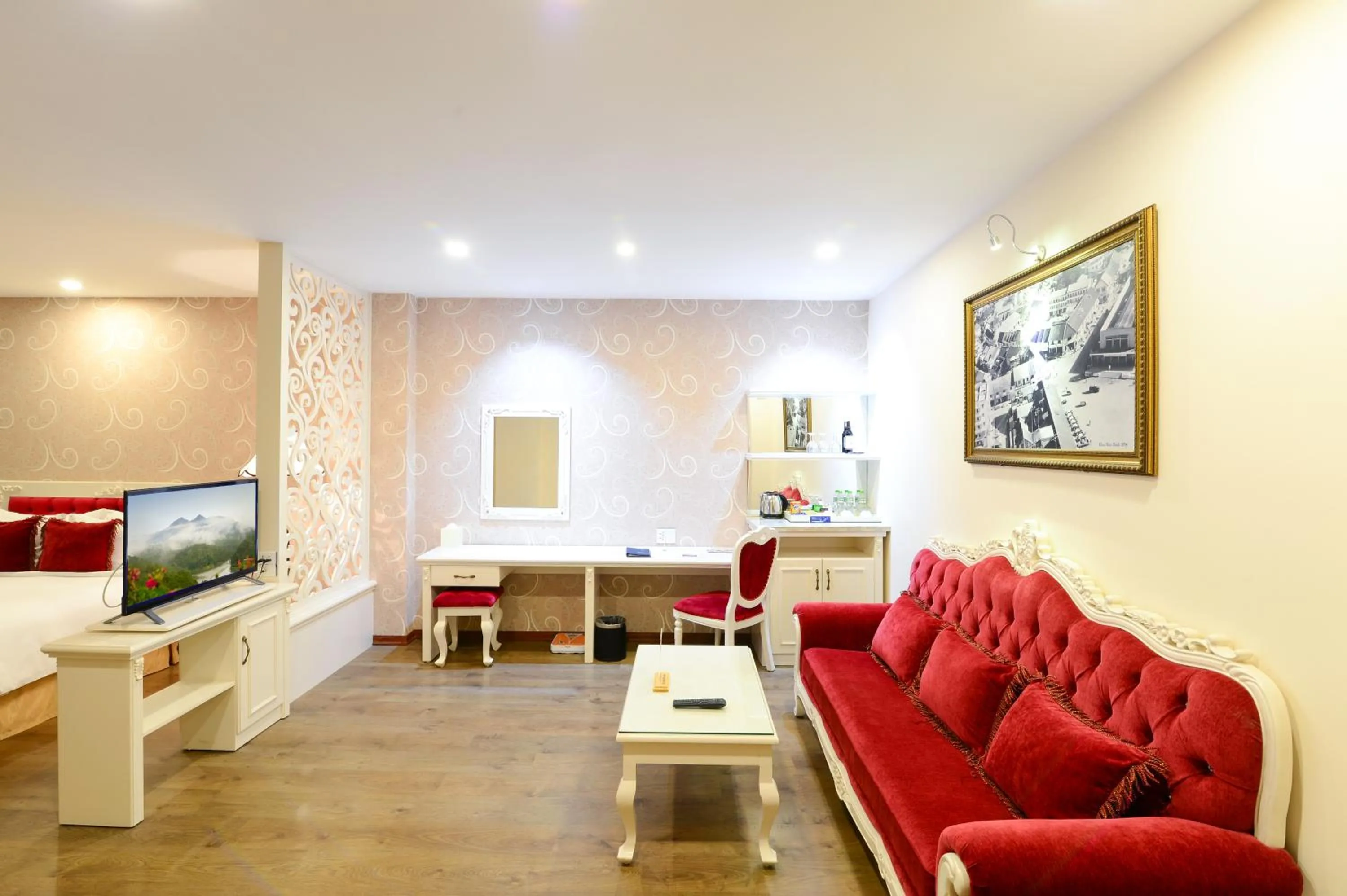 TV and multimedia in Ladalat Hotel