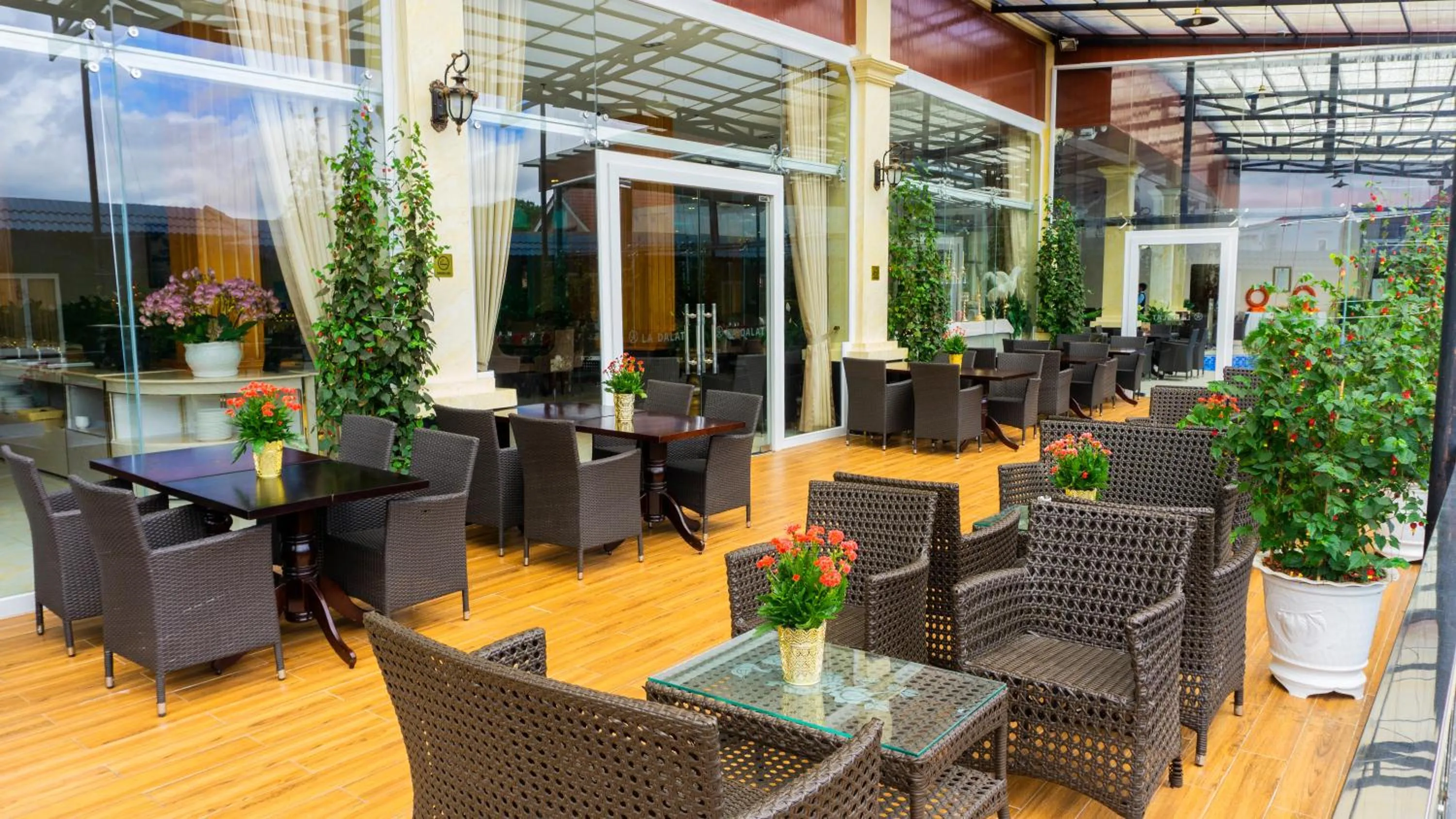 Patio in Ladalat Hotel