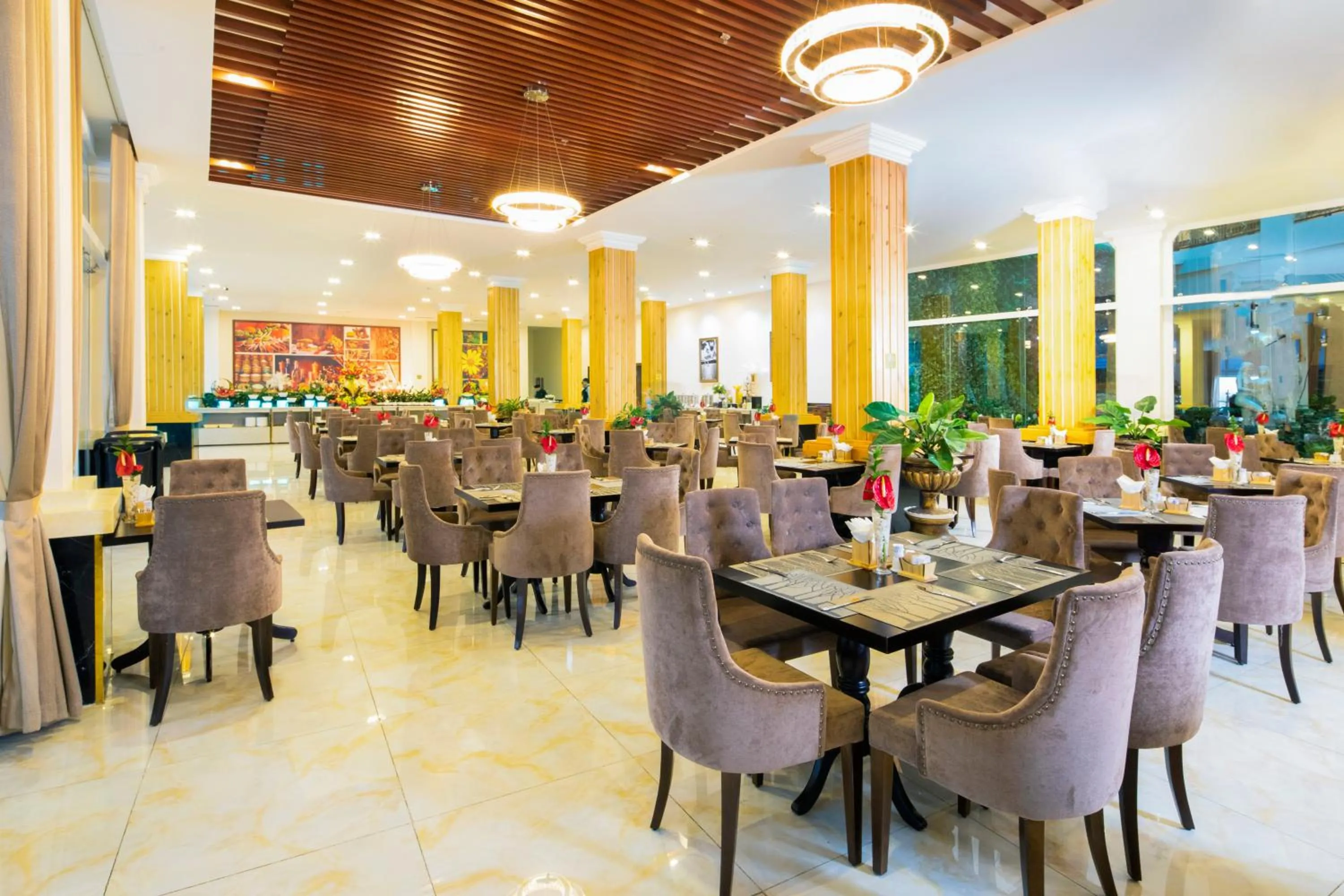 Restaurant/places to eat in Ladalat Hotel