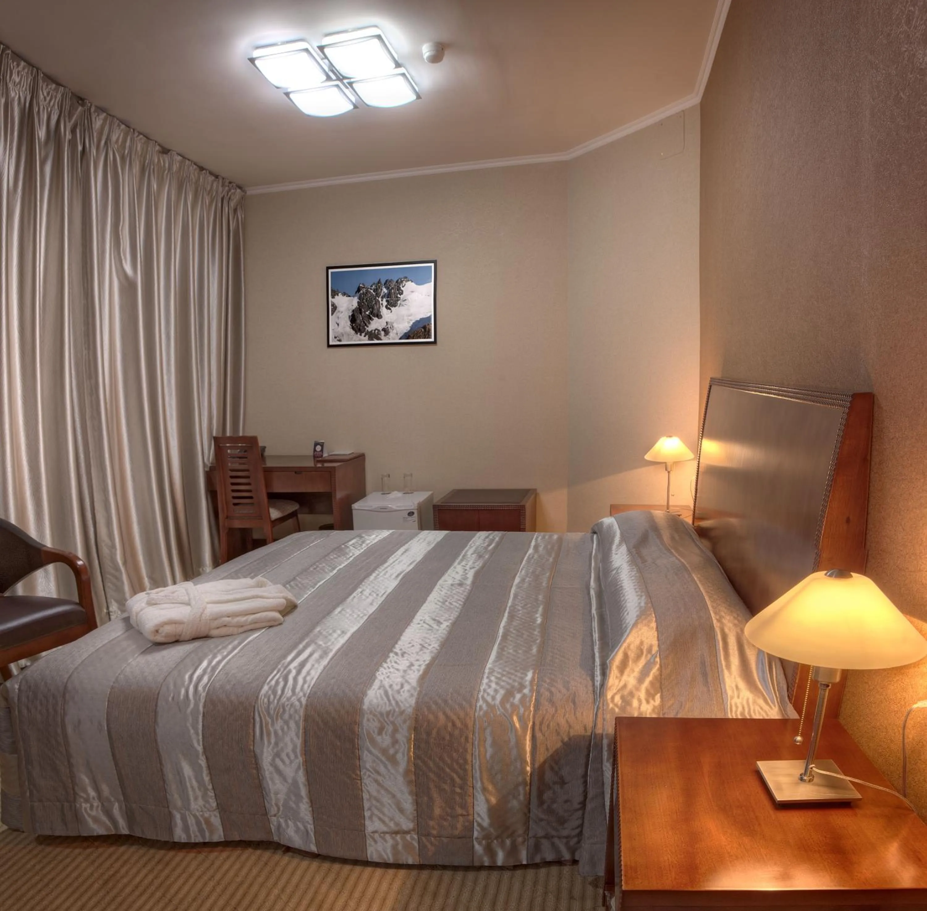 Photo of the whole room, Bed in Voyage Hotel