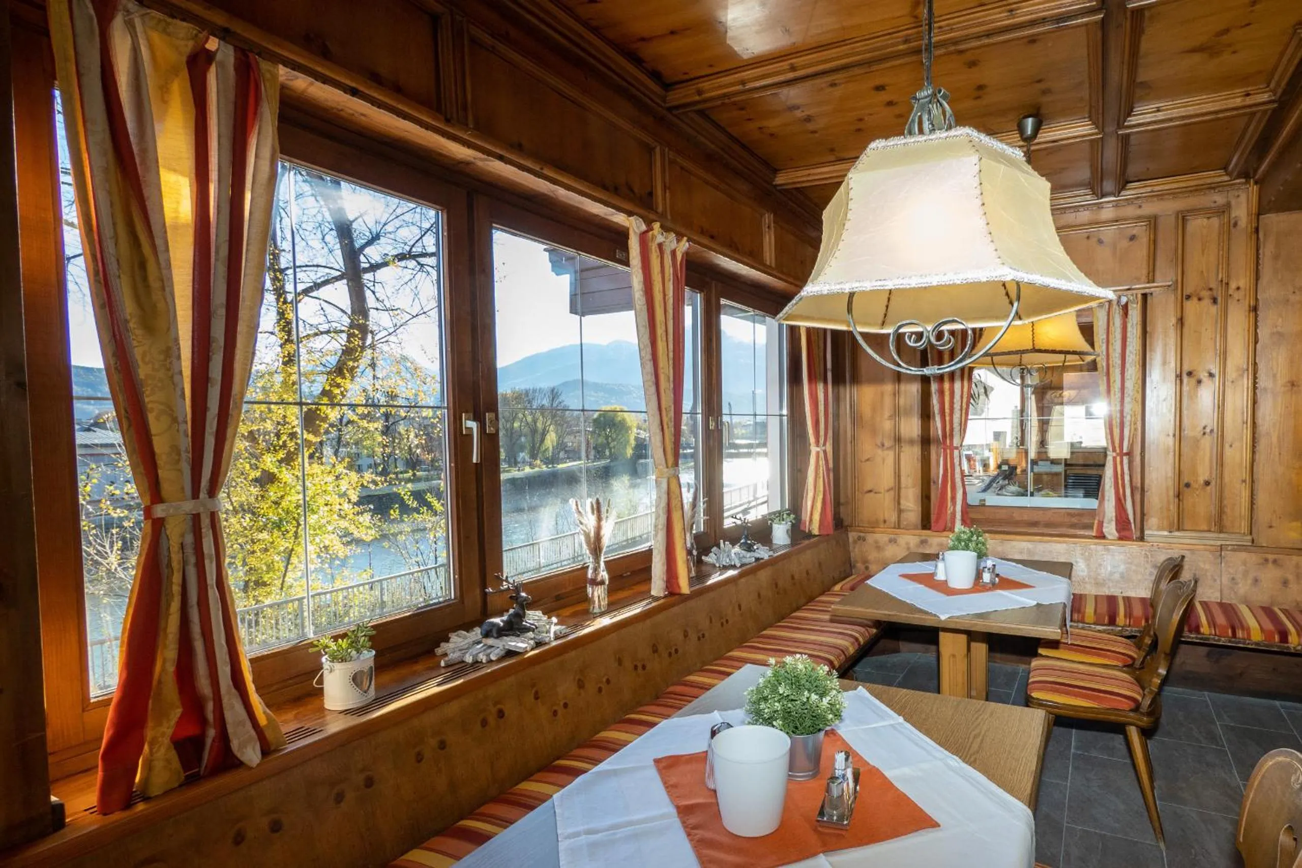 Dining area in B&B Hotel Heimgartl