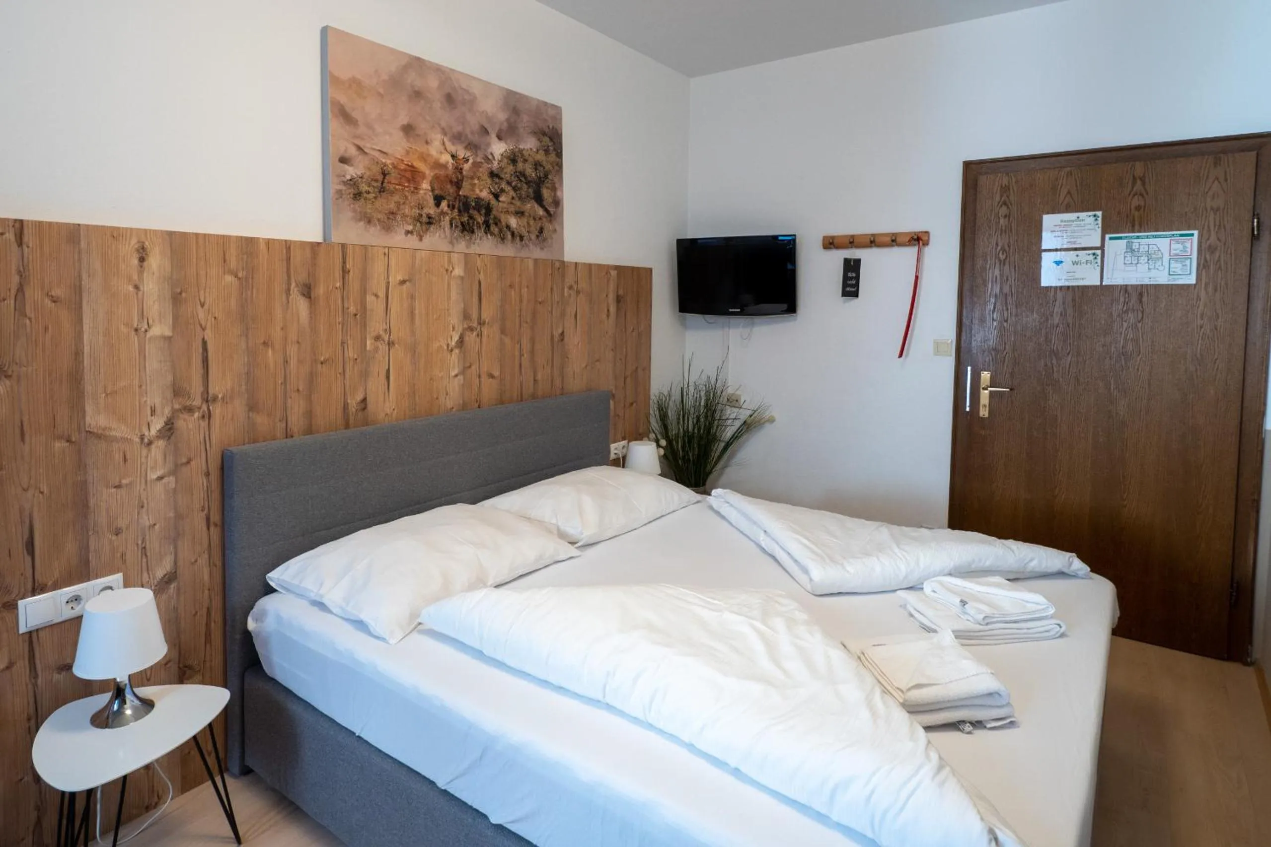 Bedroom, Bed in B&B Hotel Heimgartl