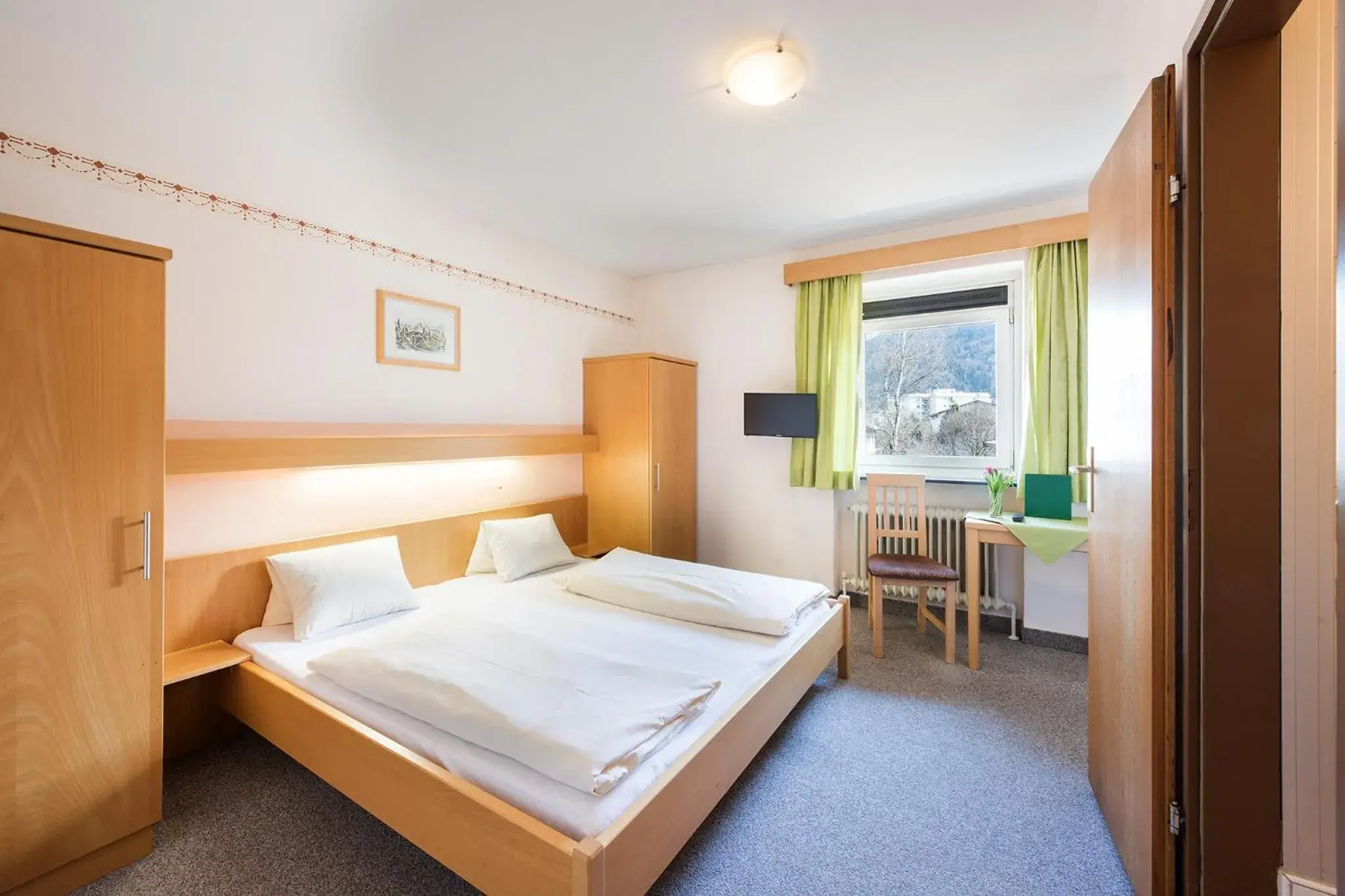 Budget Single Room - single occupancy in Hotel Linde Budget Single Room - single occupancy in Hotel Linde