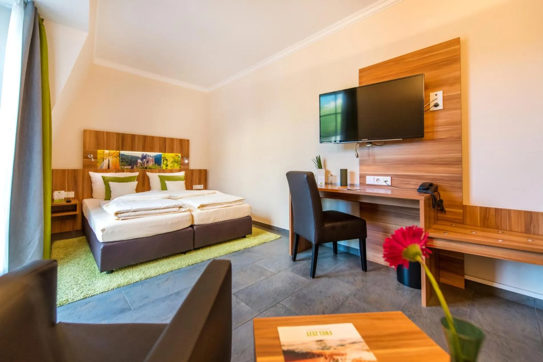 Photo of the whole room, Bed in Hotel Cochemer Jung