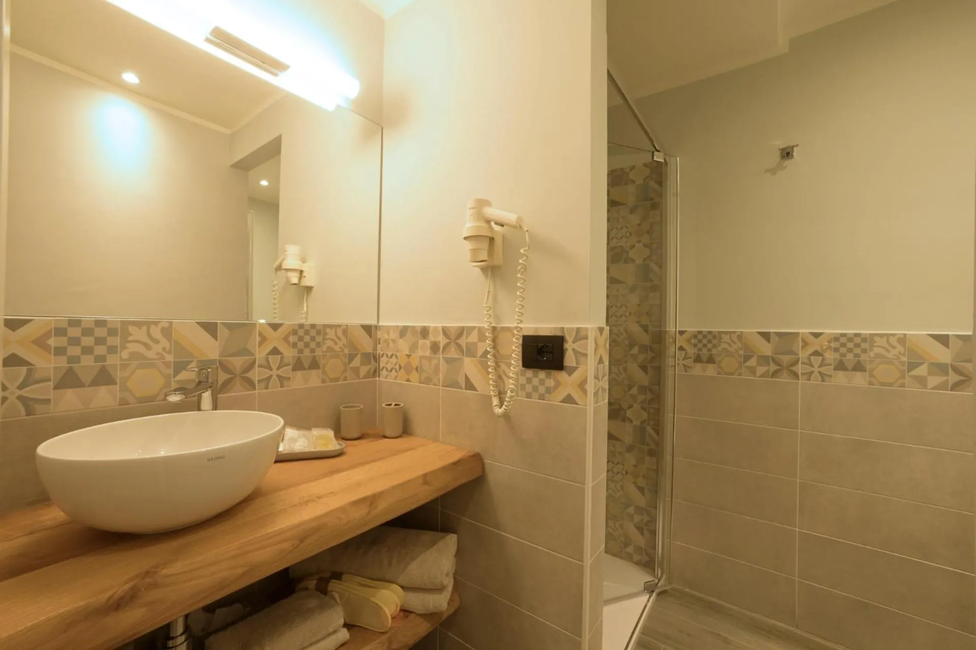 Shower in Hotel Bristol