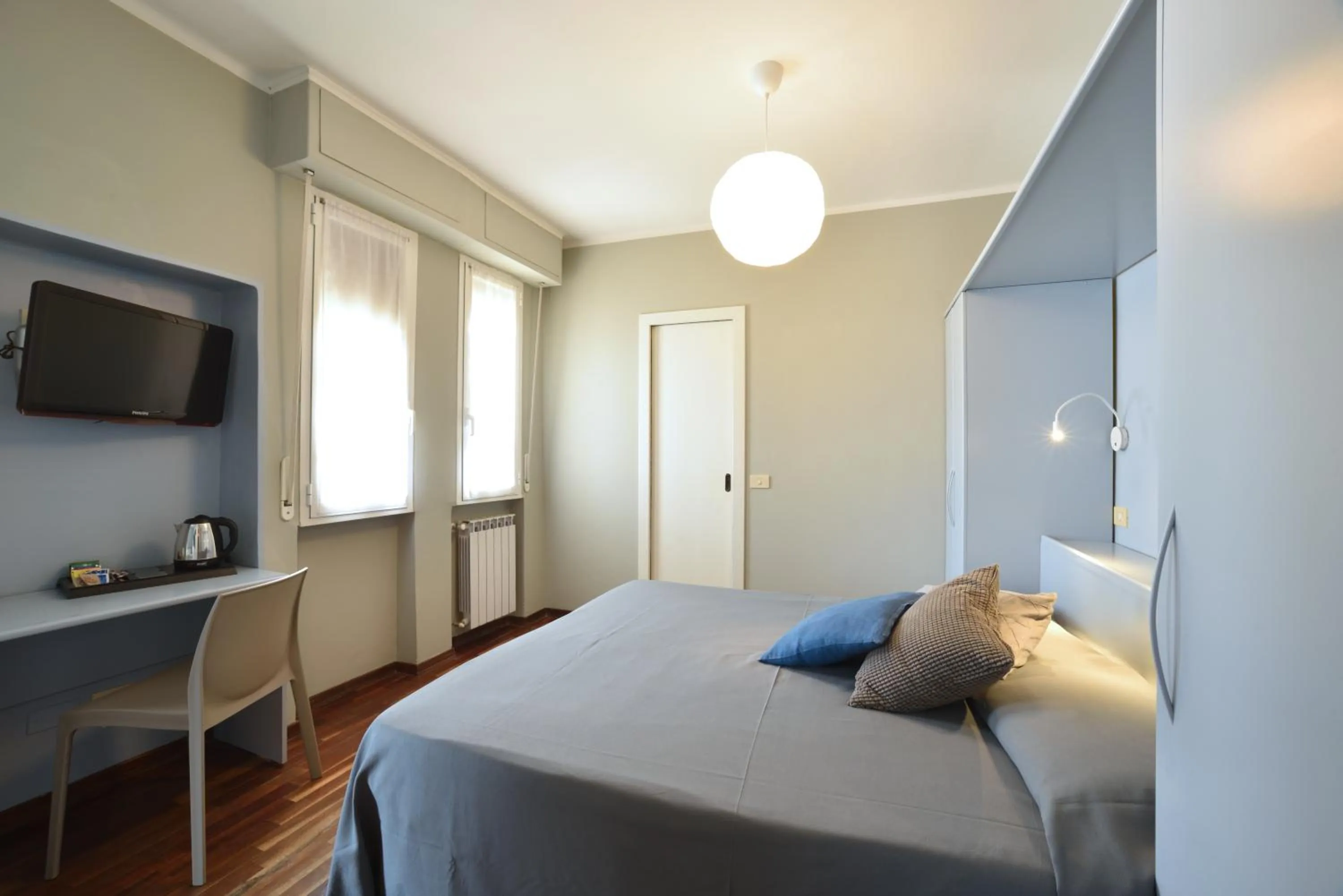 Photo of the whole room, Bed in Hotel Bristol