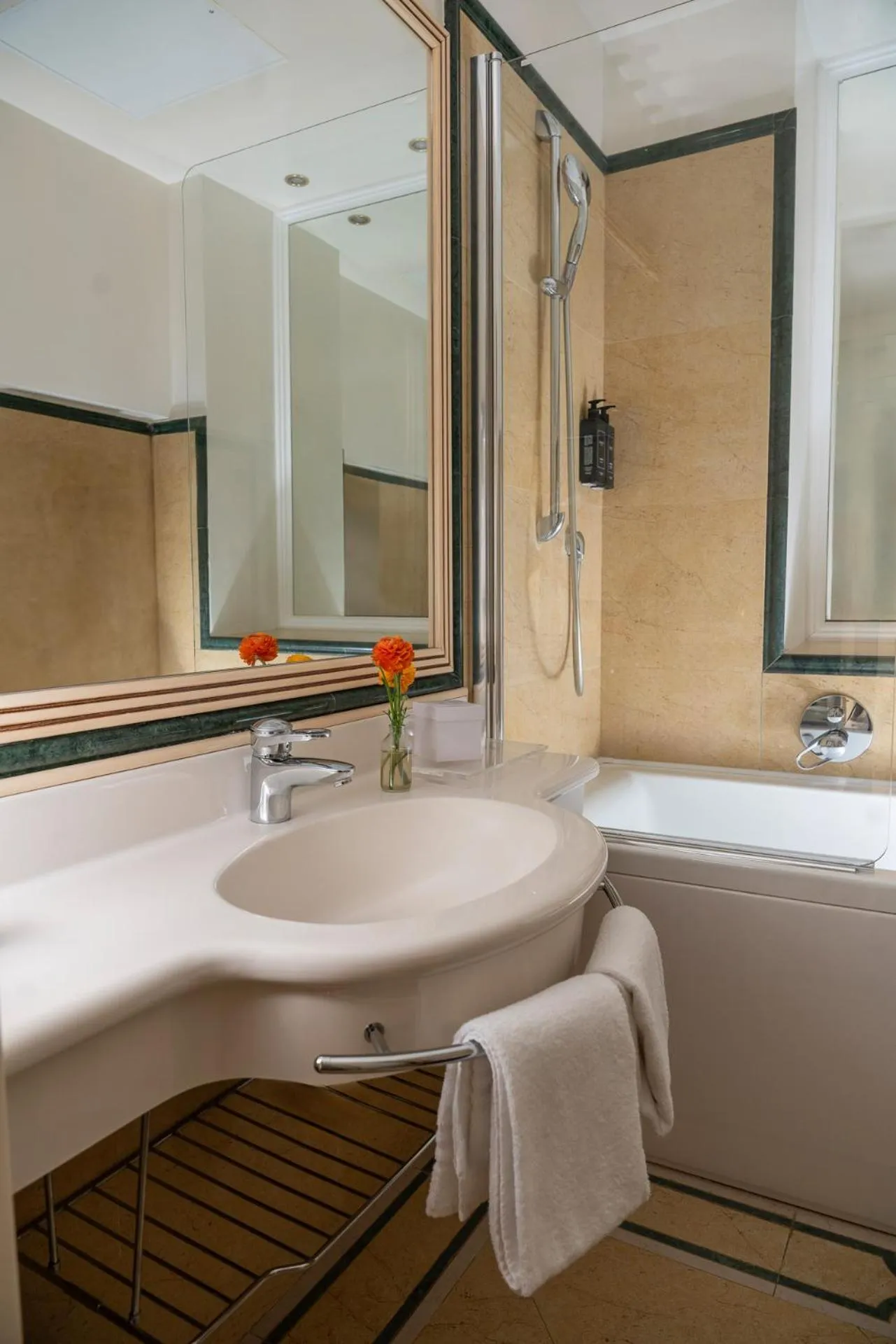 Bathroom in Doria Park Hotel