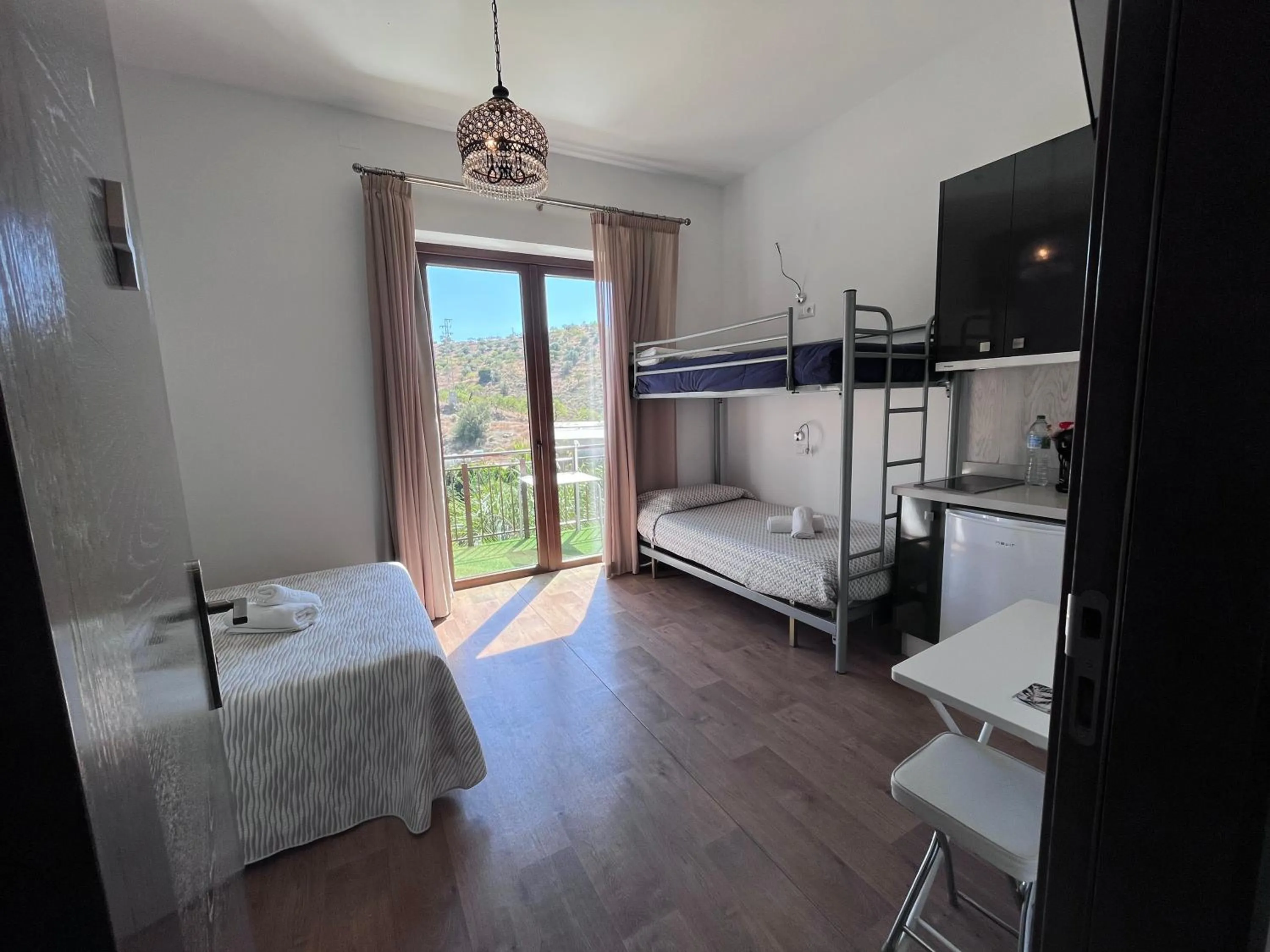 Photo of the whole room, Bed in Balcones de Bentomiz