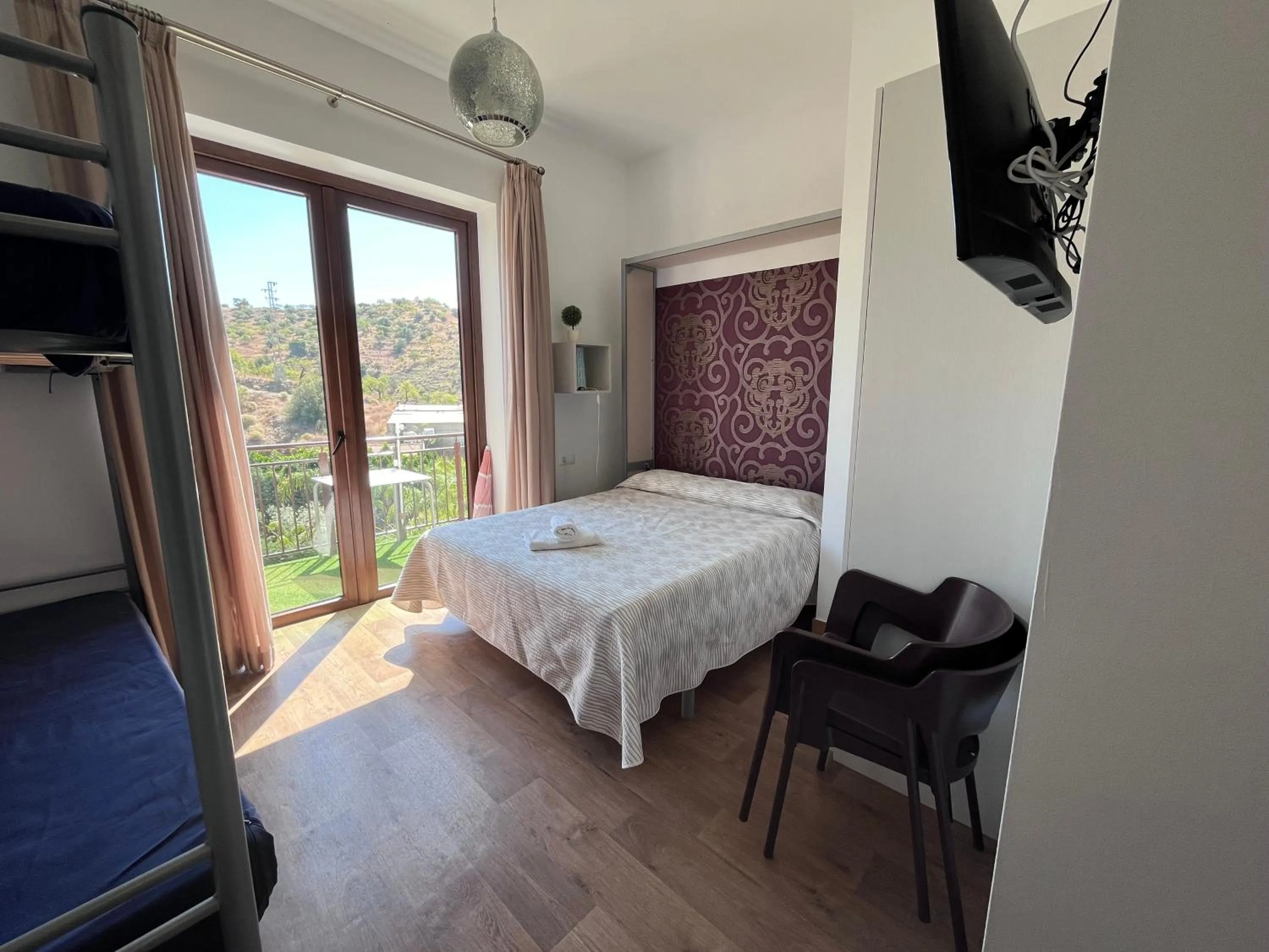 Photo of the whole room, Bed in Balcones de Bentomiz