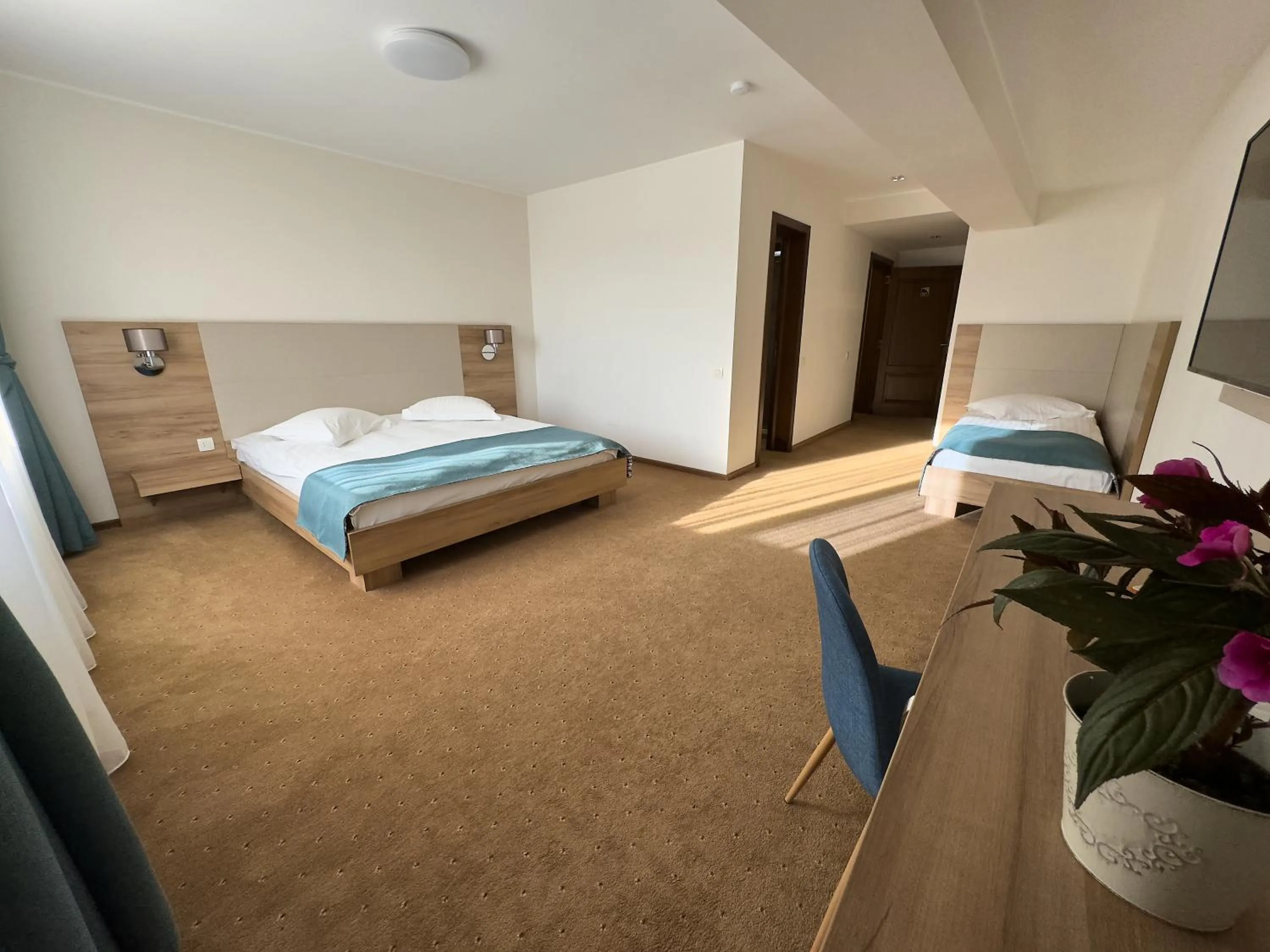 Photo of the whole room, Bed in Hotel Regal