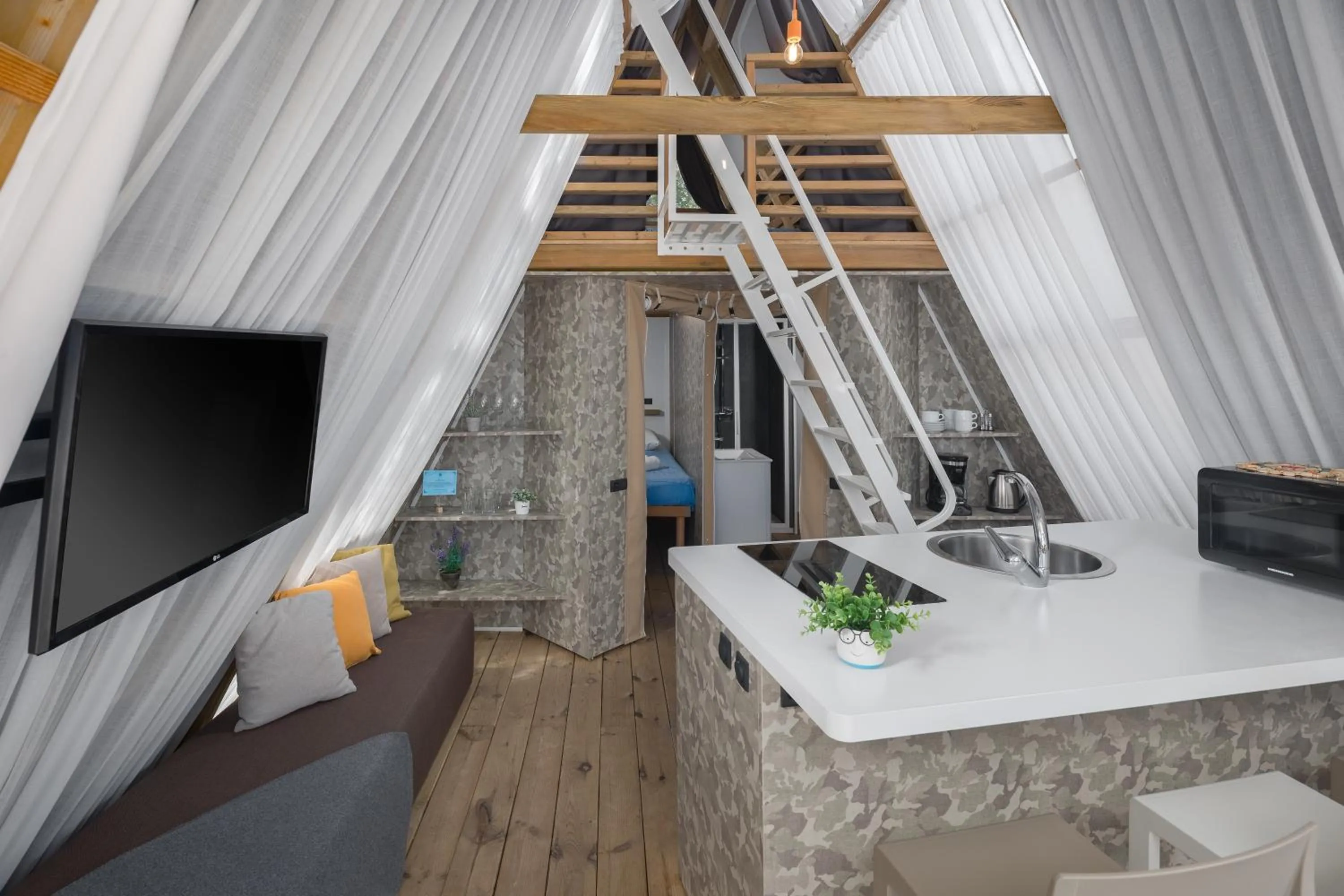 Kitchen or kitchenette in Mobile Homes Camping Santa Marina, Lanterna