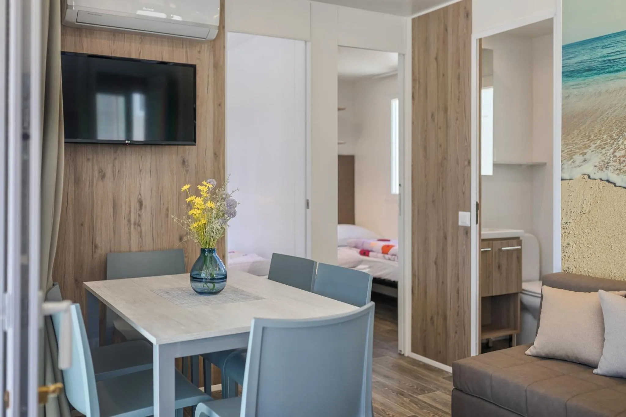 Dining area in Mobile Homes Camping Santa Marina, Lanterna