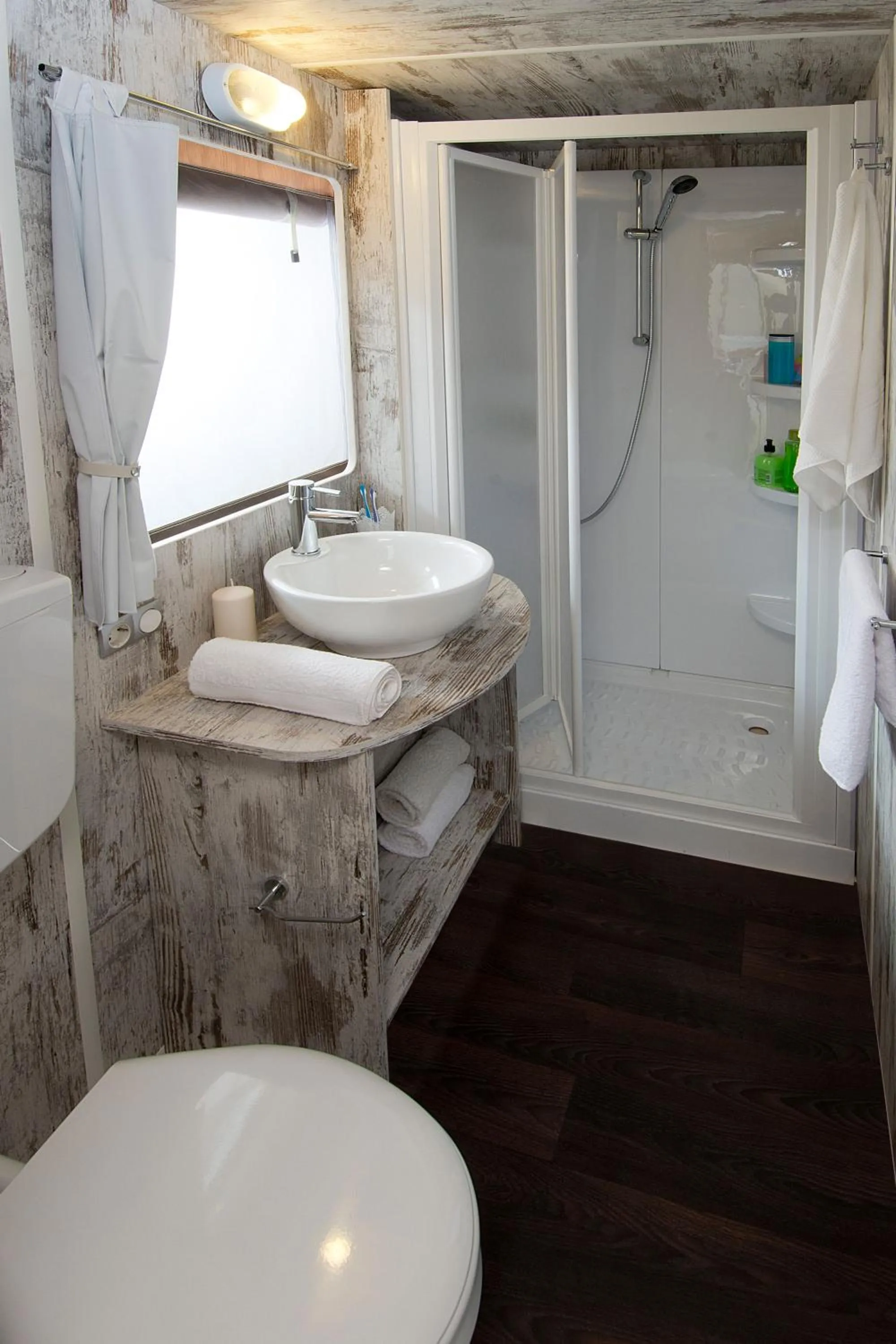 Shower in Mobile Homes Camping Santa Marina, Lanterna