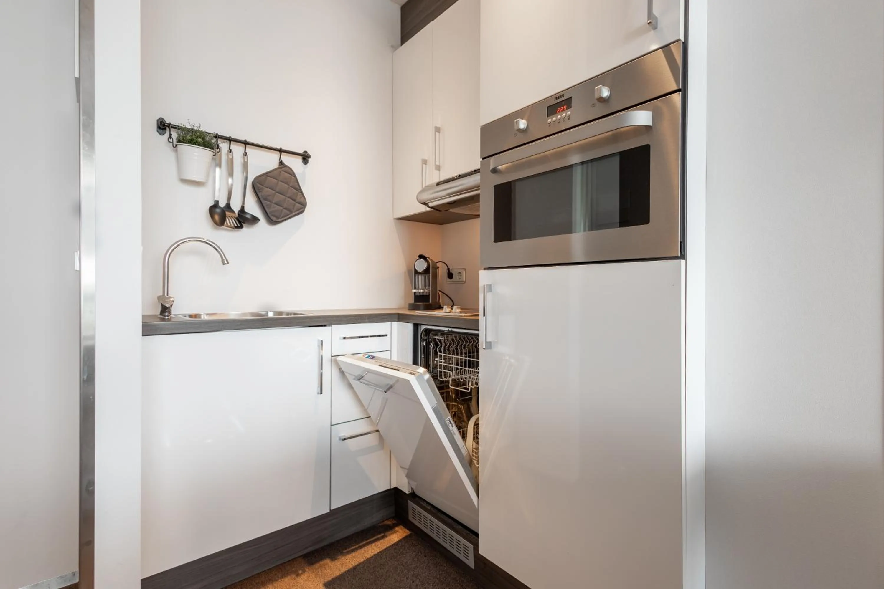 Kitchen or kitchenette in Hotel Lumen Zwolle