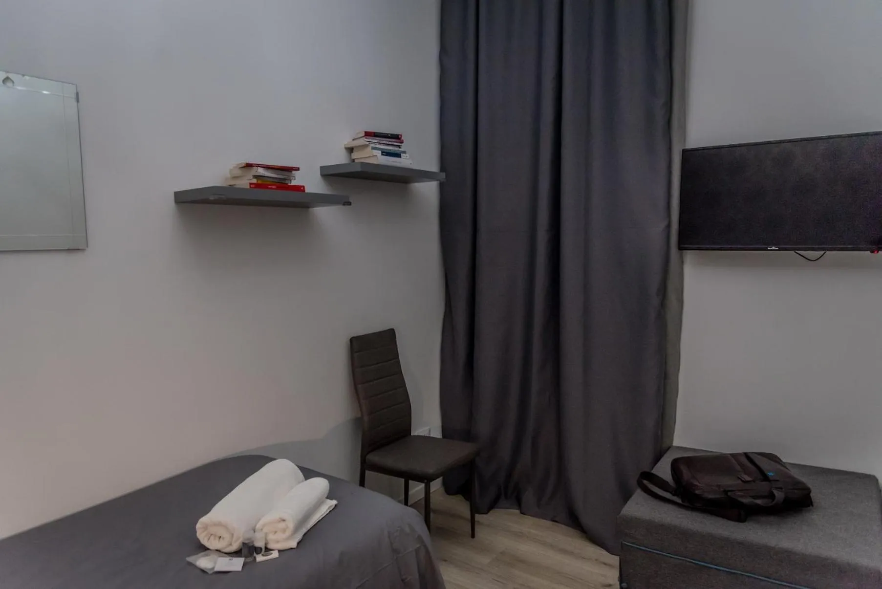 Photo of the whole room in Inside Roma Rooms