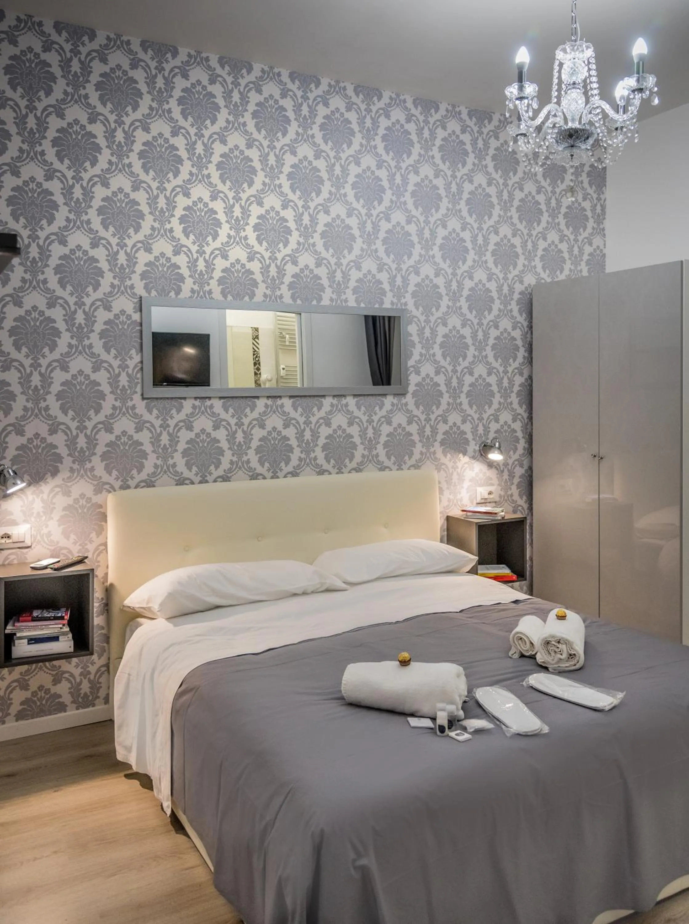 Bed in Inside Roma Rooms