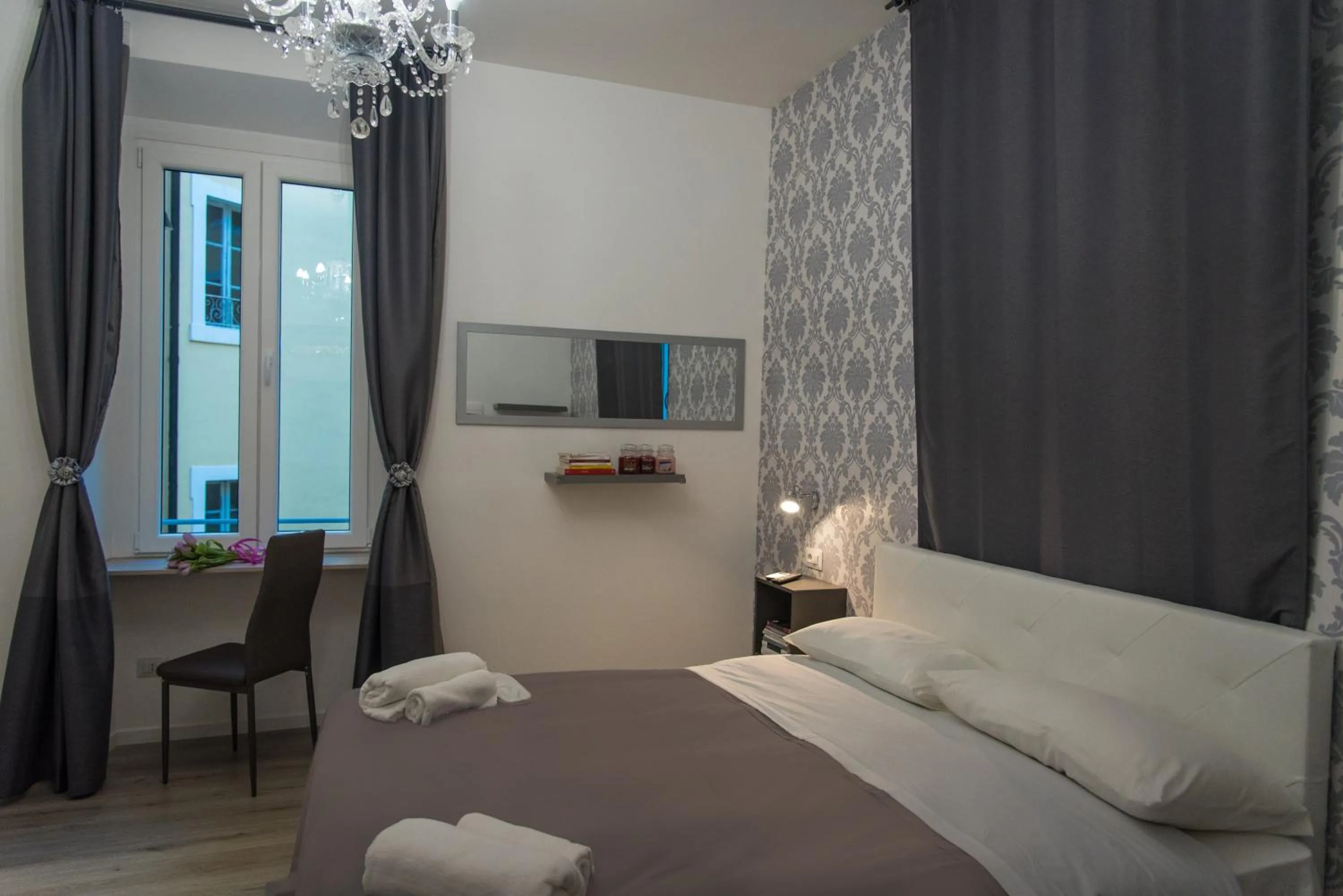 Bedroom, Bed in Inside Roma Rooms