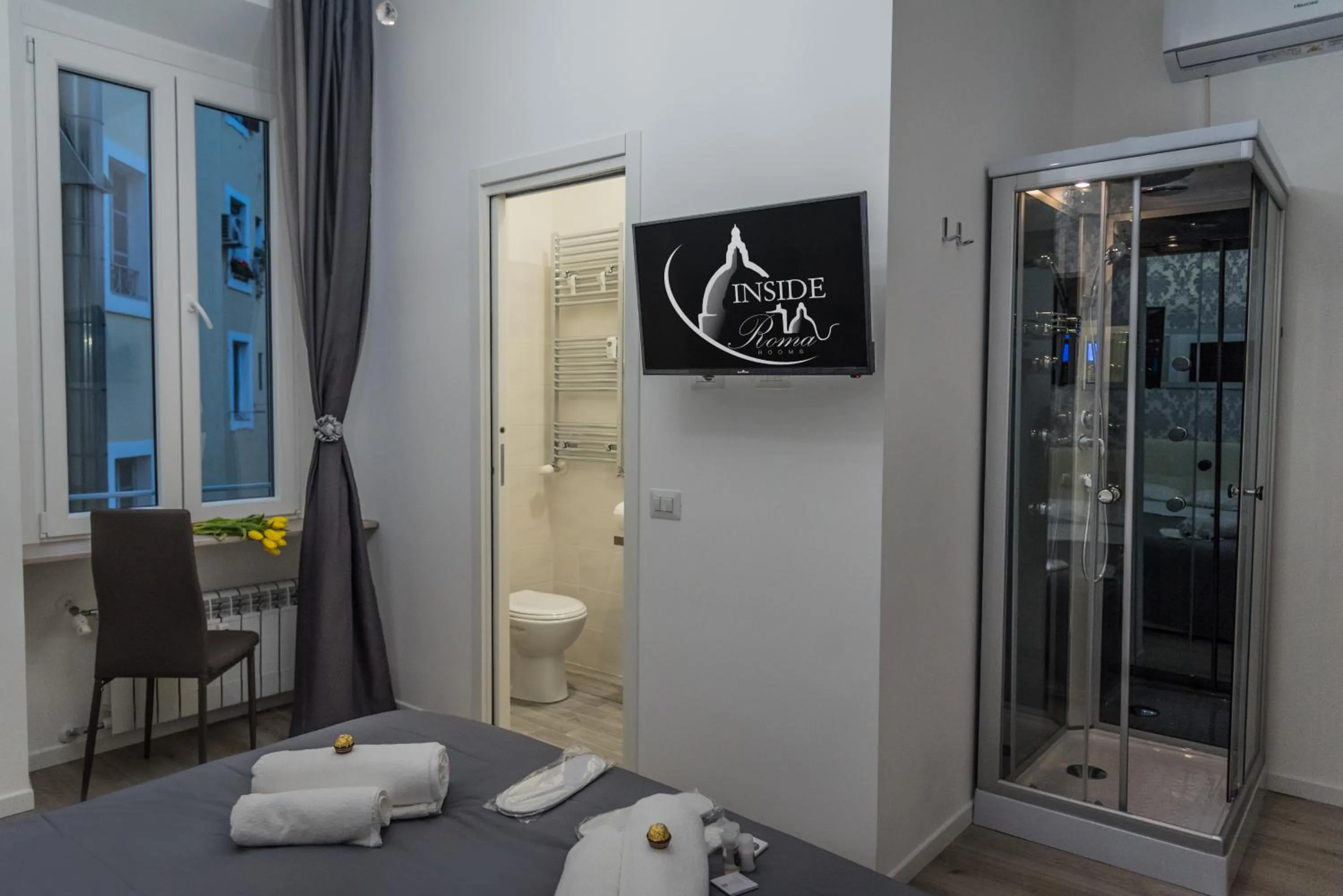 Shower in Inside Roma Rooms