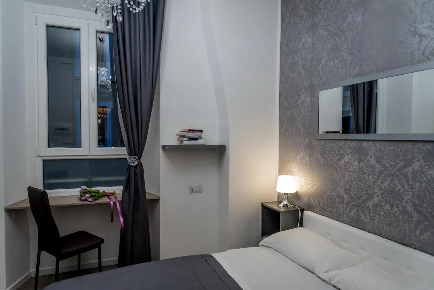 Photo of the whole room, Bed in Inside Roma Rooms