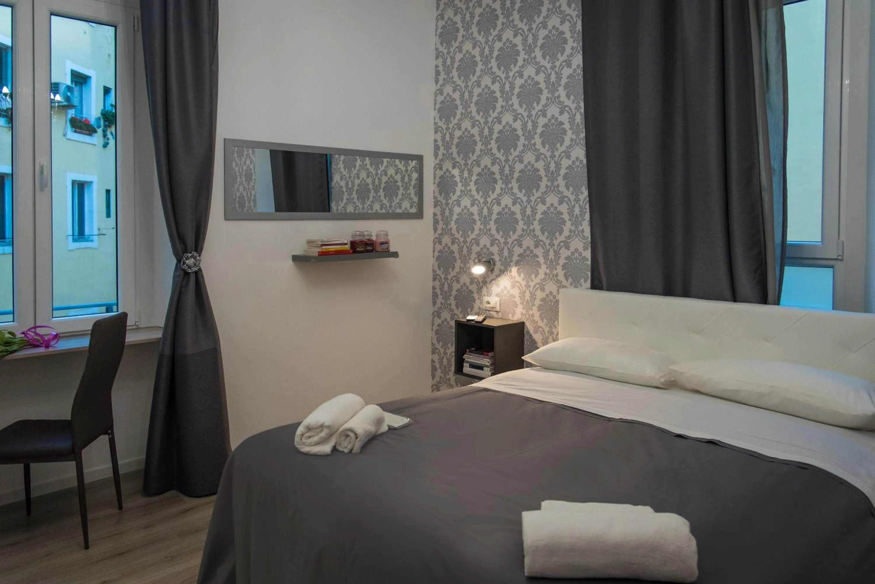 Bedroom, Bed in Inside Roma Rooms