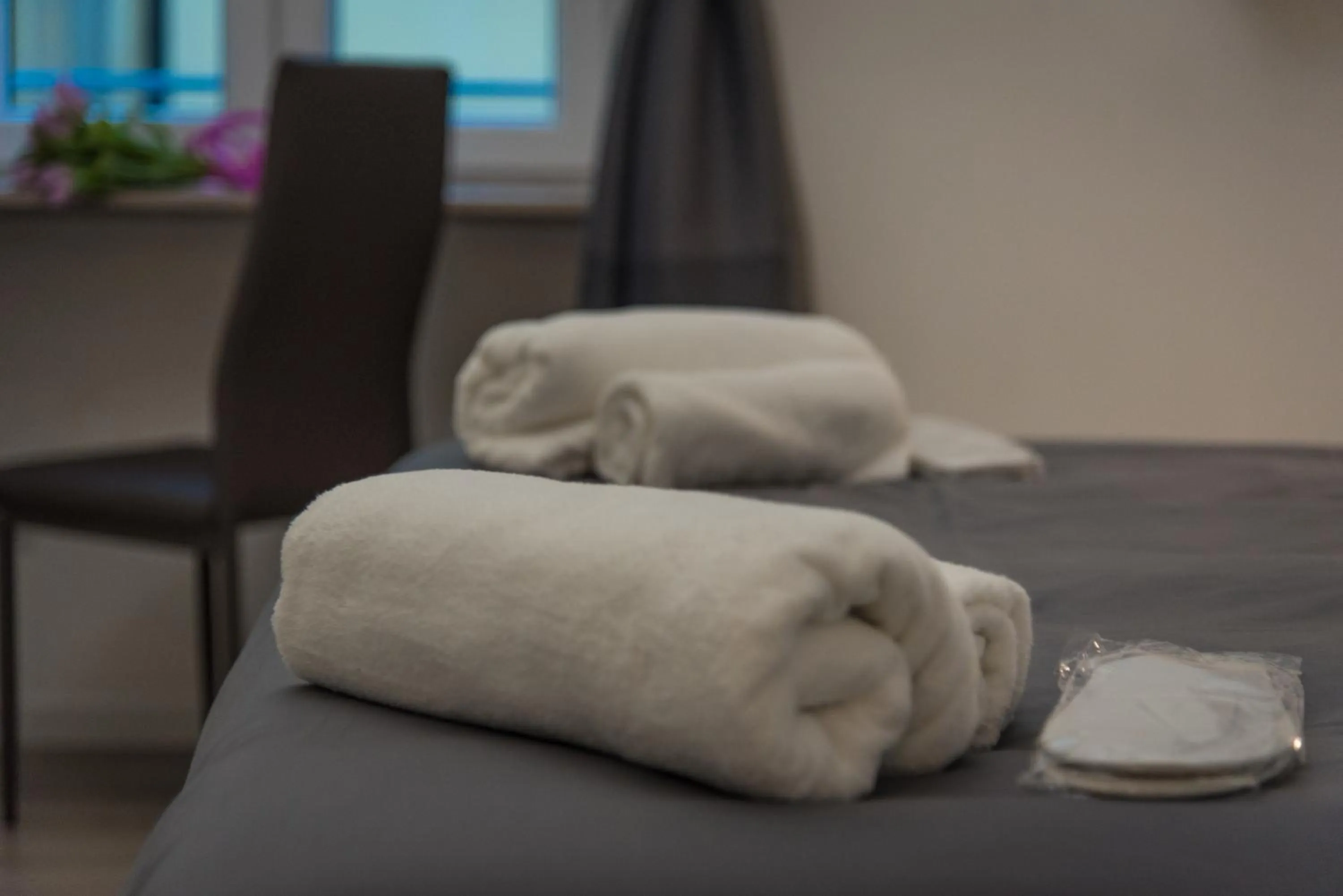 Bedroom, Bed in Inside Roma Rooms