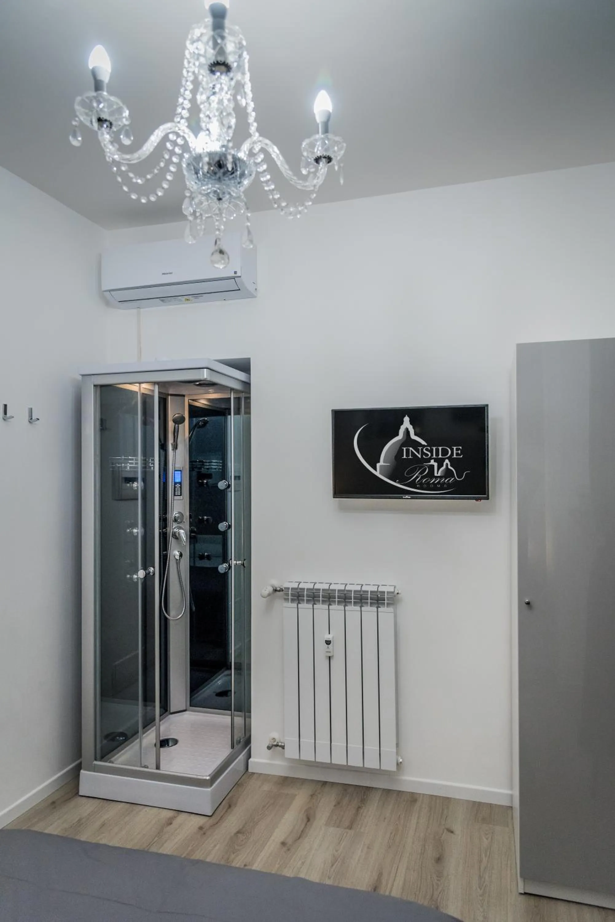 Photo of the whole room in Inside Roma Rooms