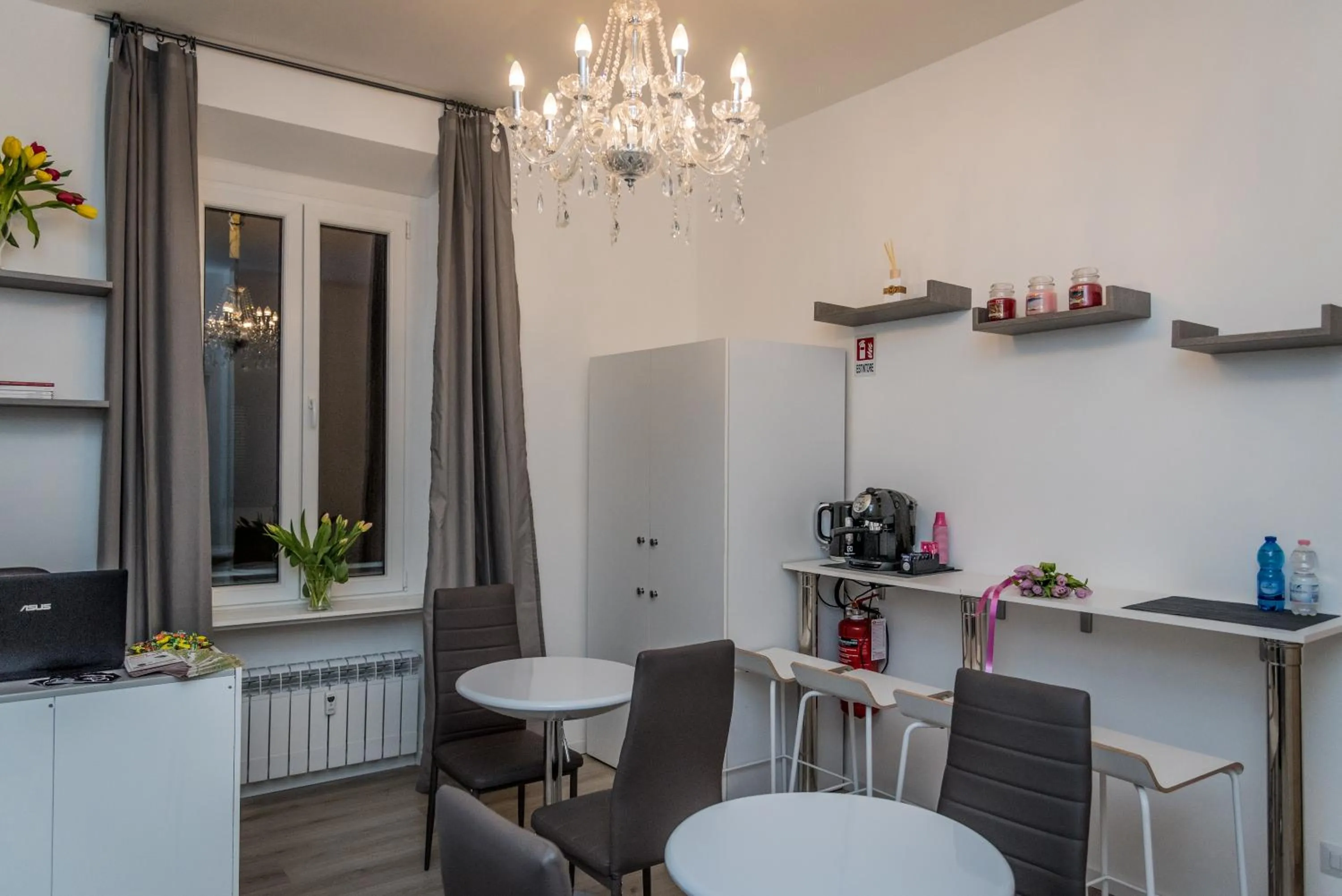 Lobby or reception in Inside Roma Rooms