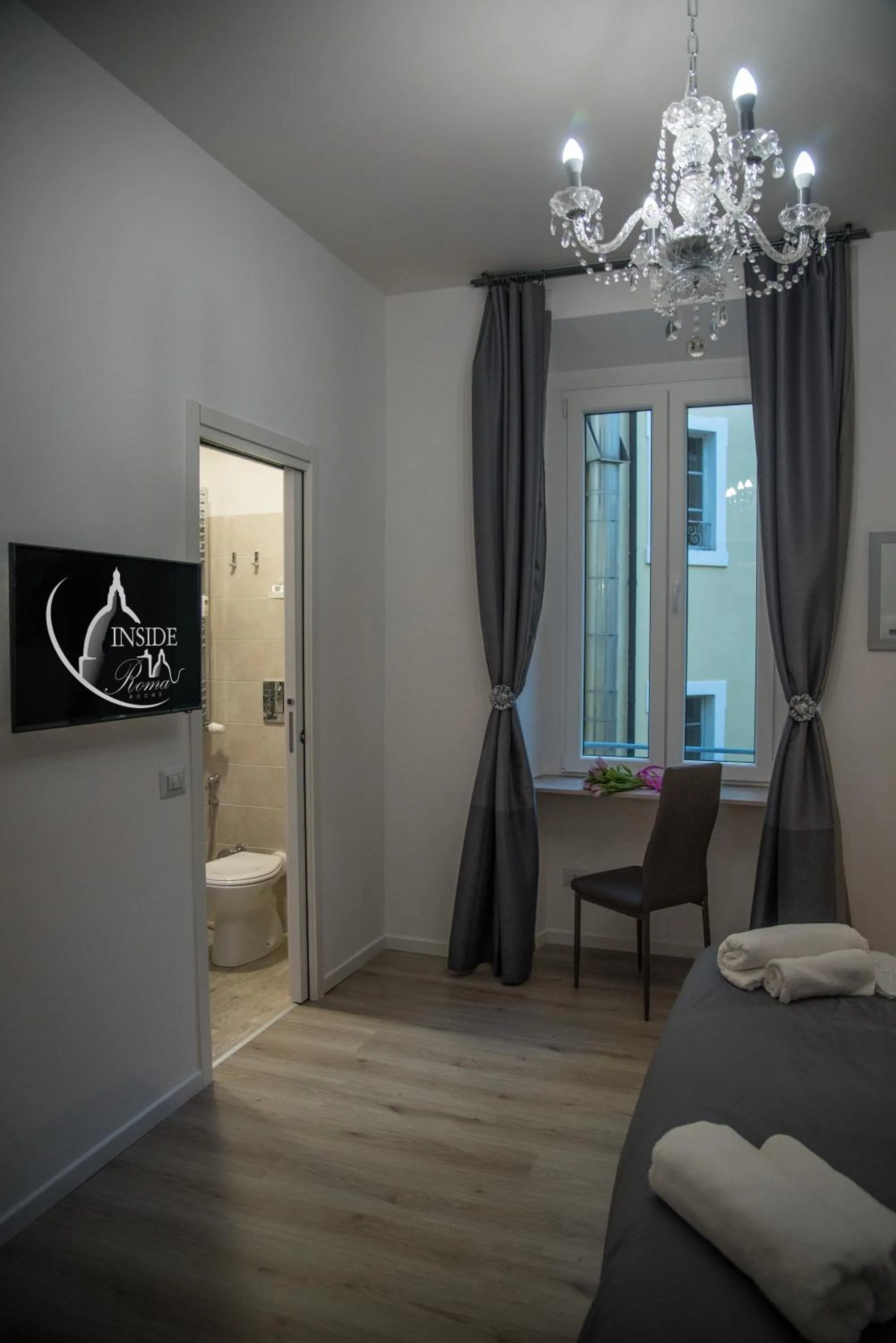 Bedroom, Bed in Inside Roma Rooms