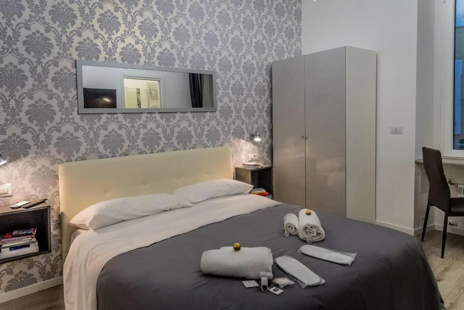 Standard Double Room in Inside Roma Rooms Standard Double Room in Inside Roma Rooms