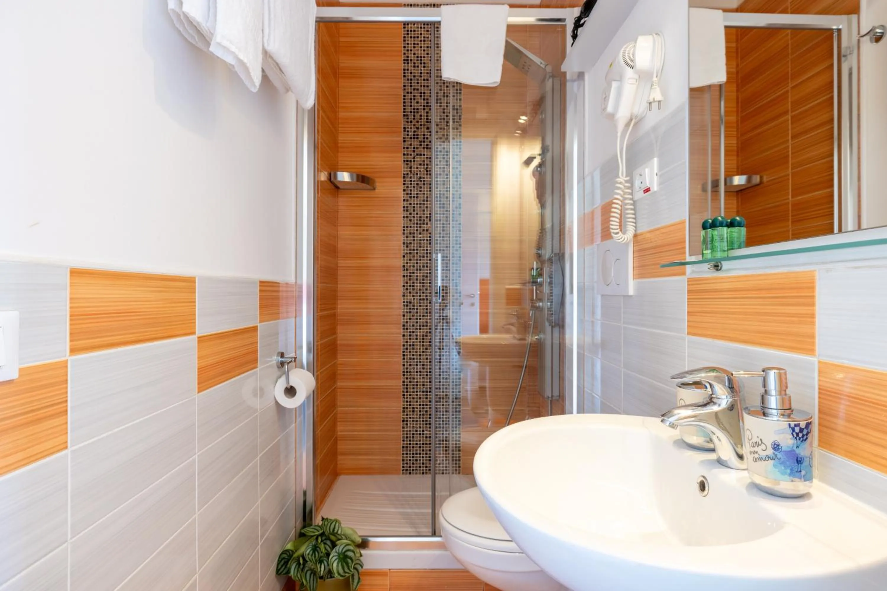 Shower in Superior Relais FCollection Temple View