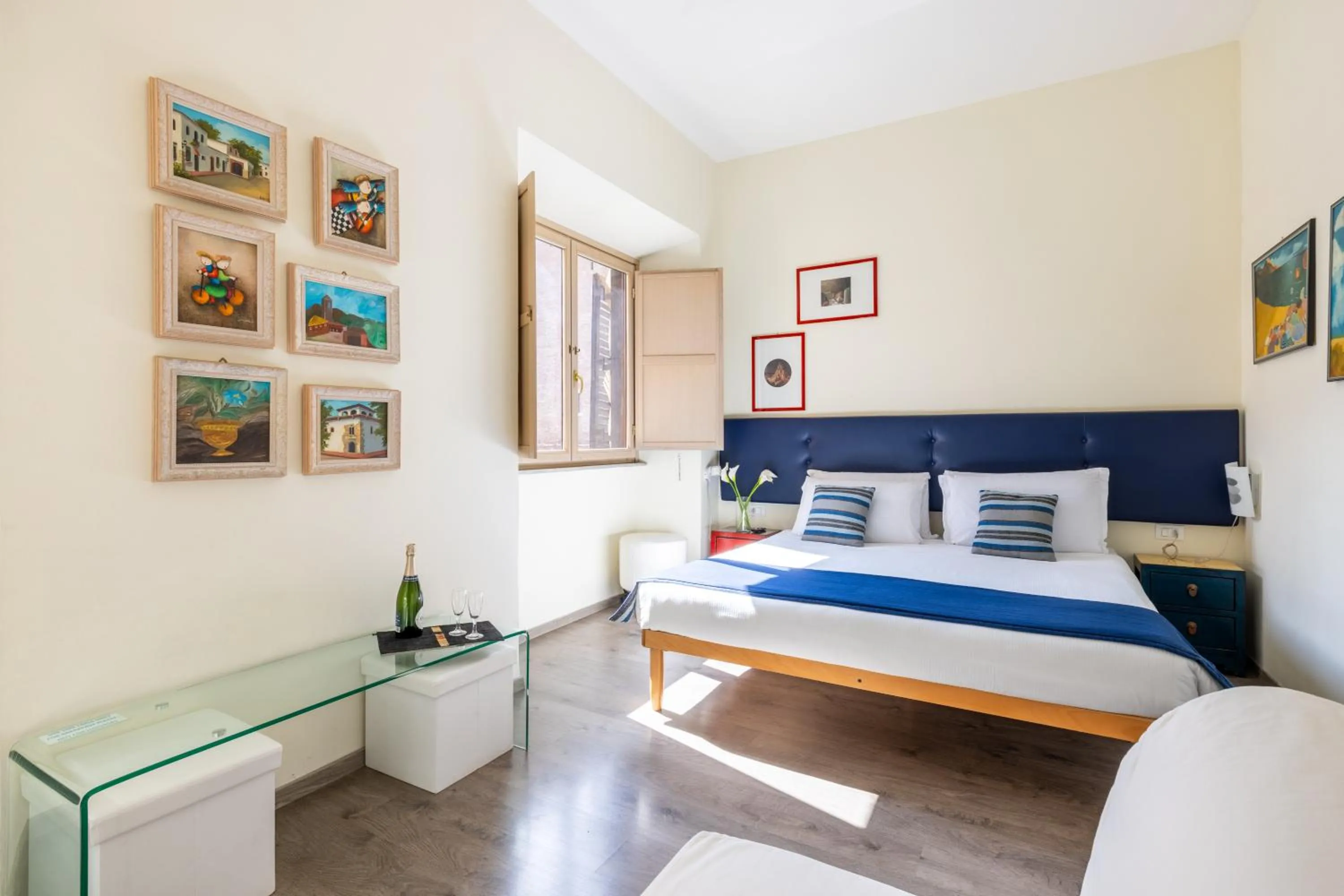 Photo of the whole room, Bed in Superior Relais FCollection Temple View