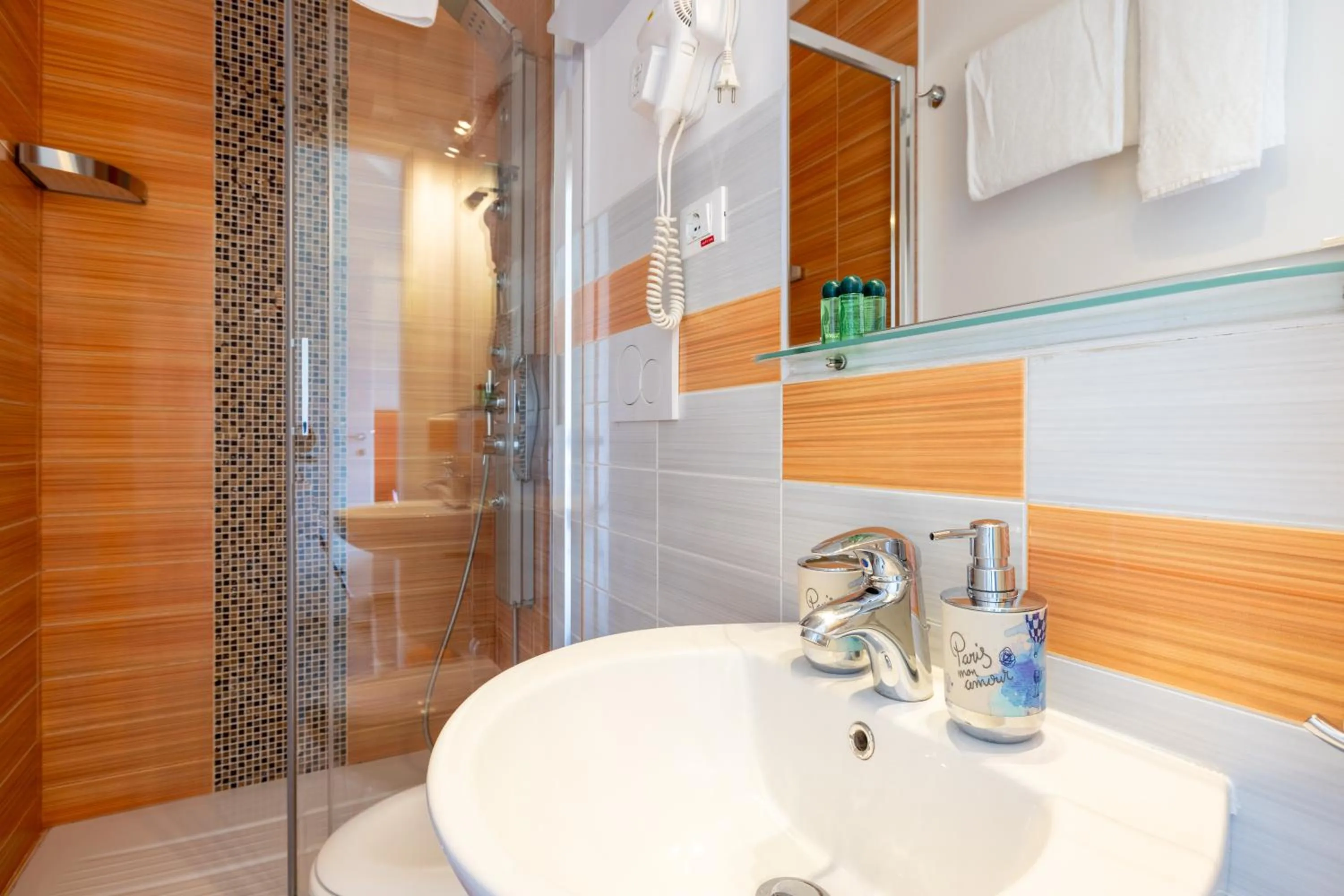 Shower in Superior Relais FCollection Temple View