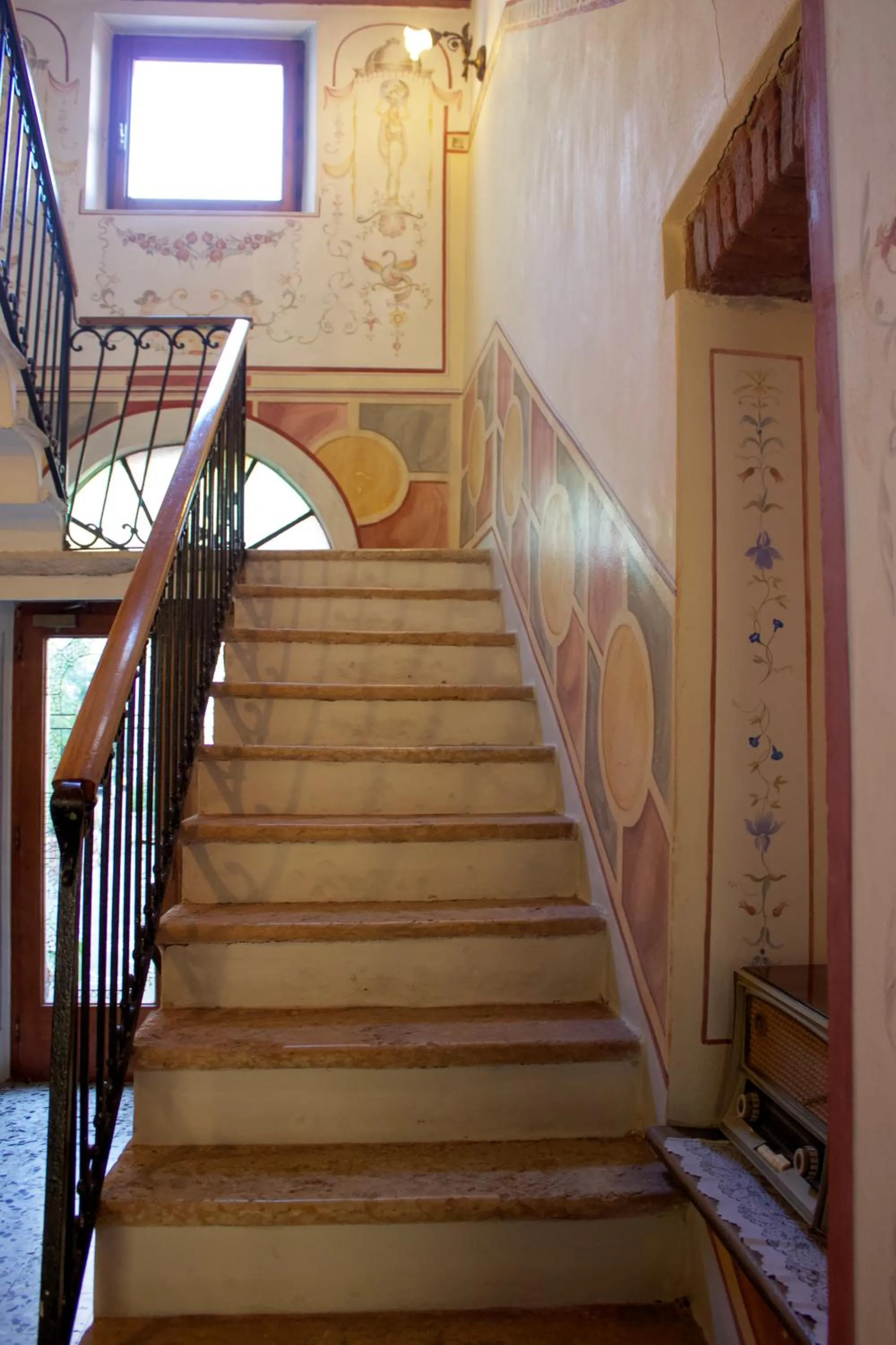 Decorative detail in Albergo Giulia Gonzaga