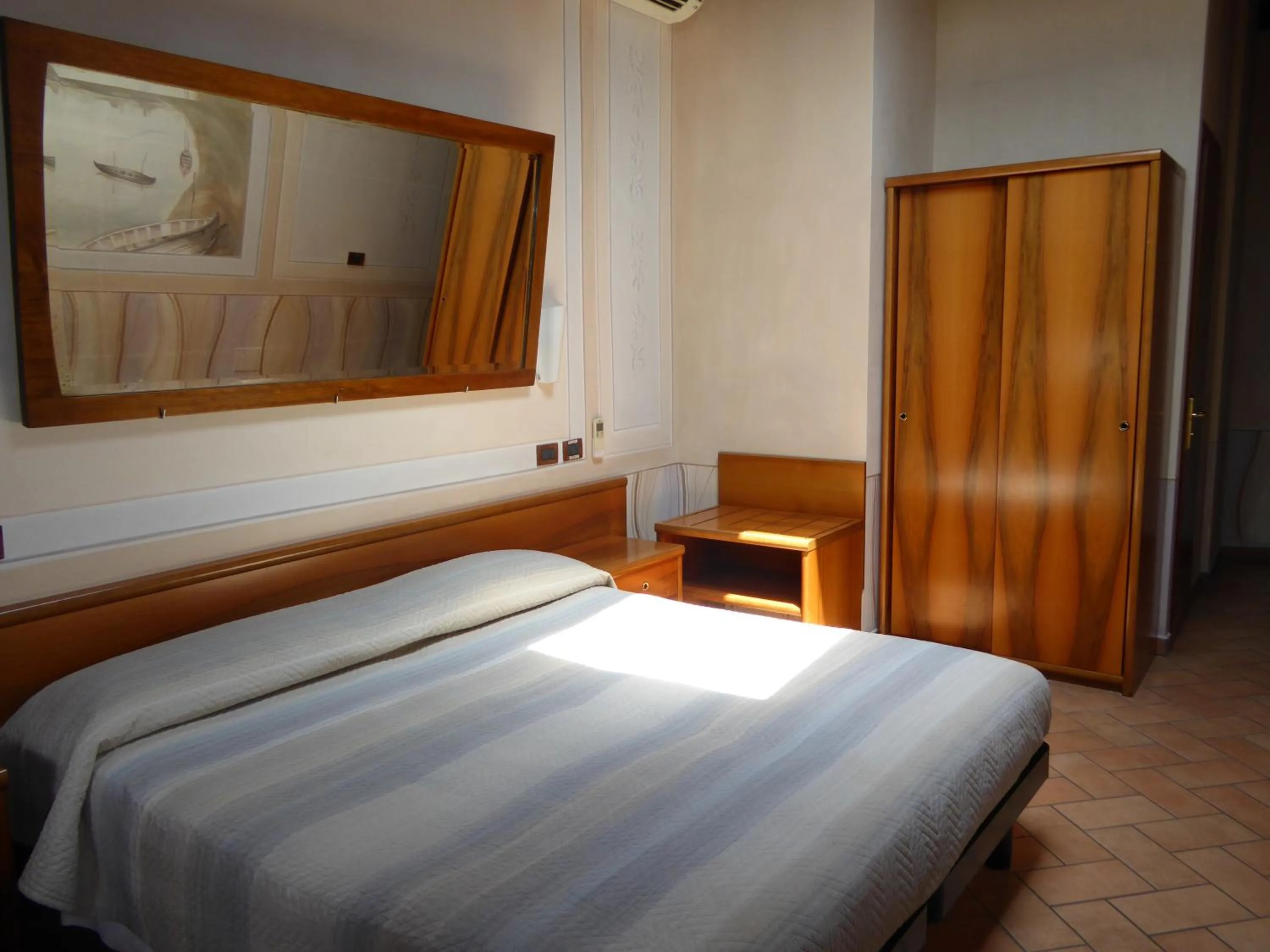 Photo of the whole room, Bed in Albergo Giulia Gonzaga
