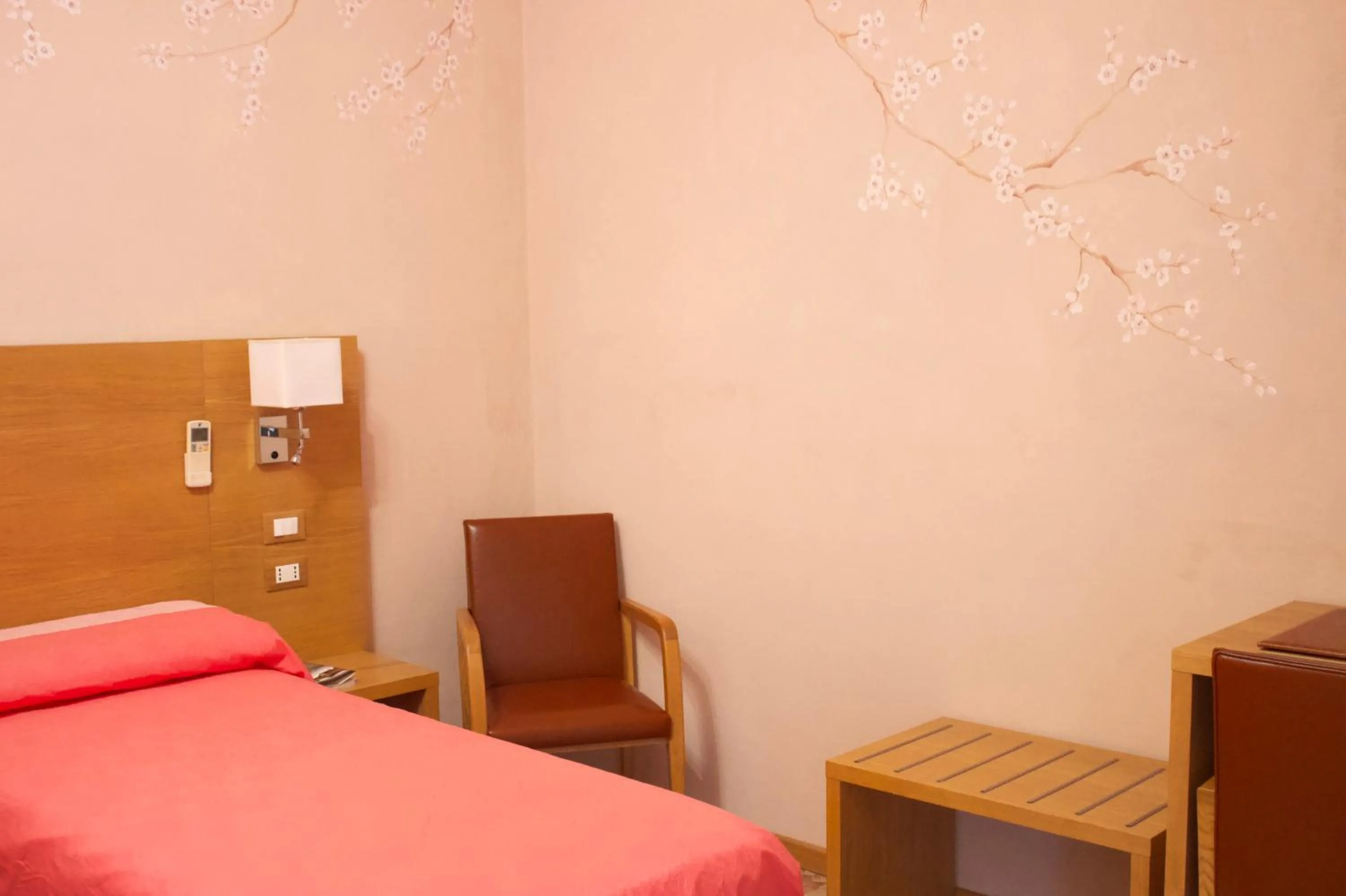 Bedroom, Bed in Albergo Giulia Gonzaga