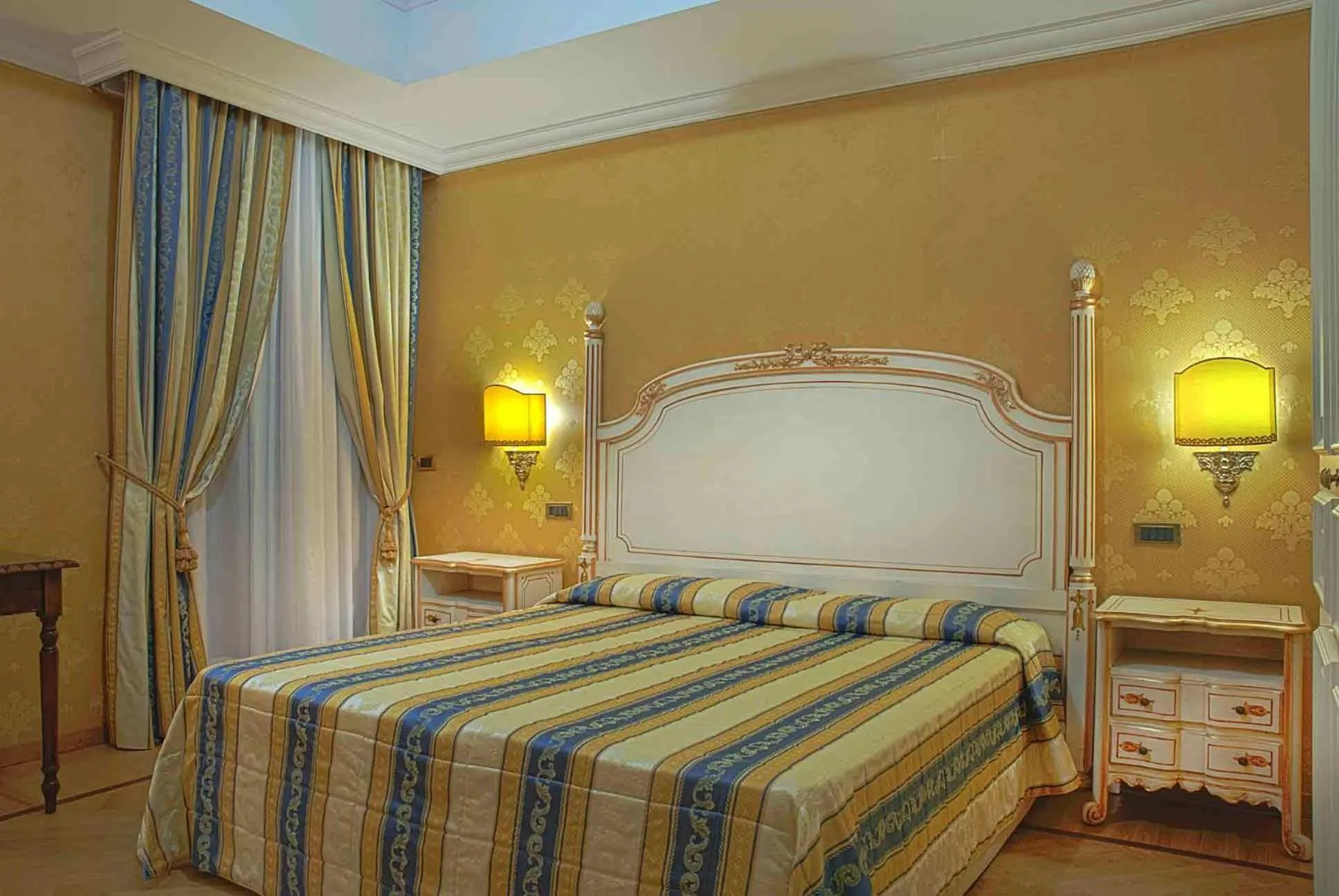 Bed in Grand Hotel Villa Balbi