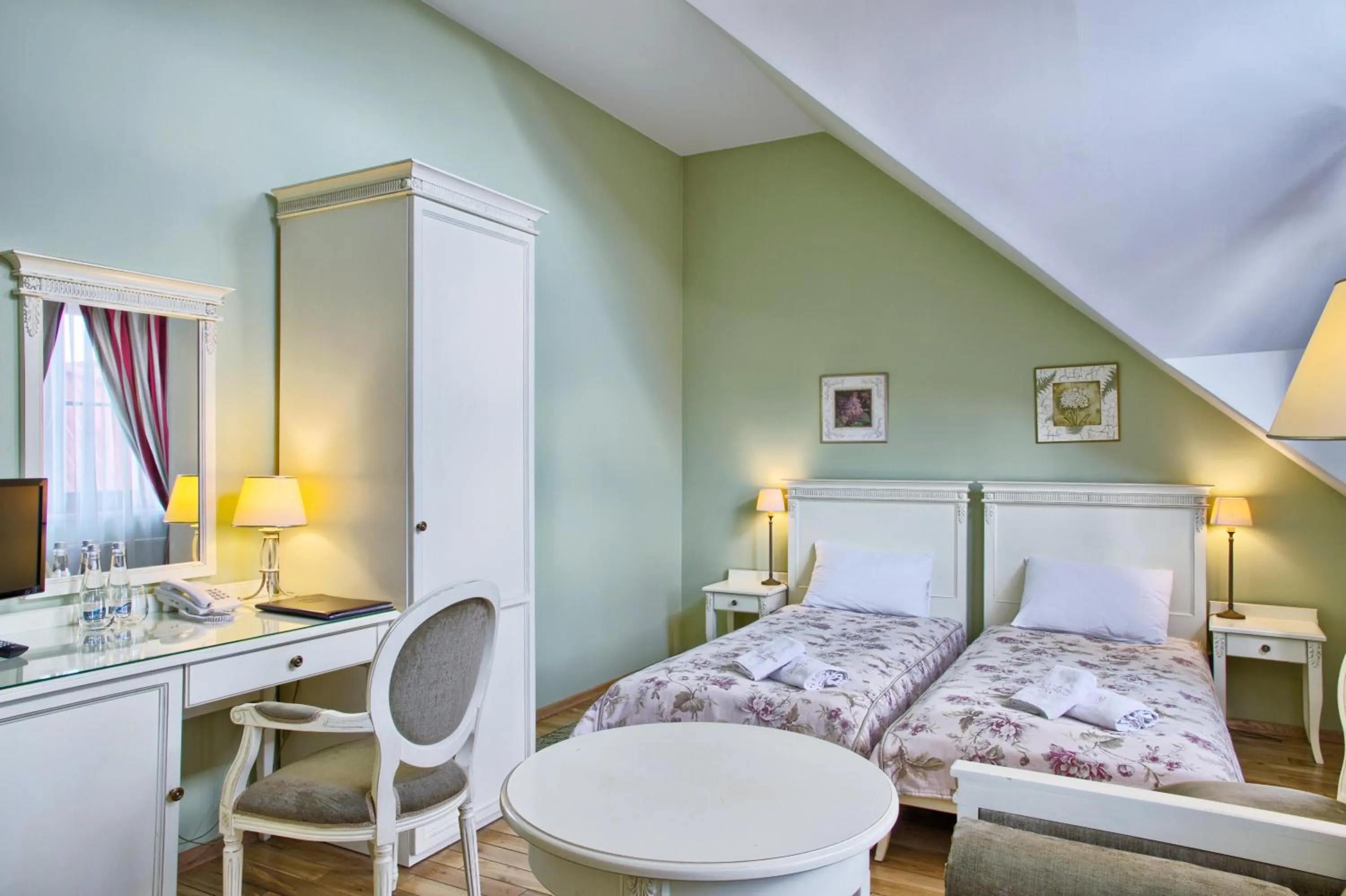 Bed in Villa Estera - Hotel & Restauracja