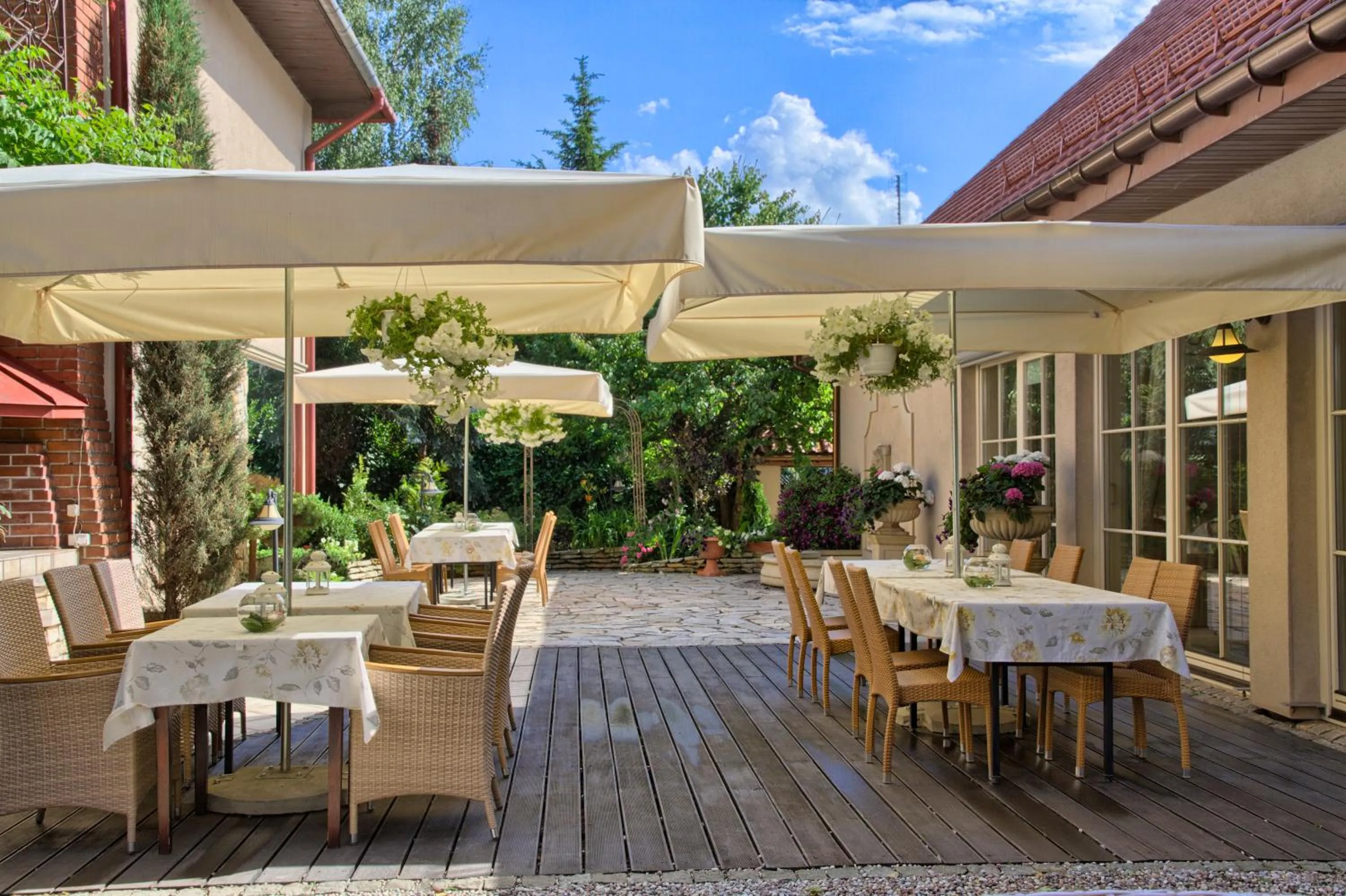 Patio in Villa Estera - Hotel & Restauracja
