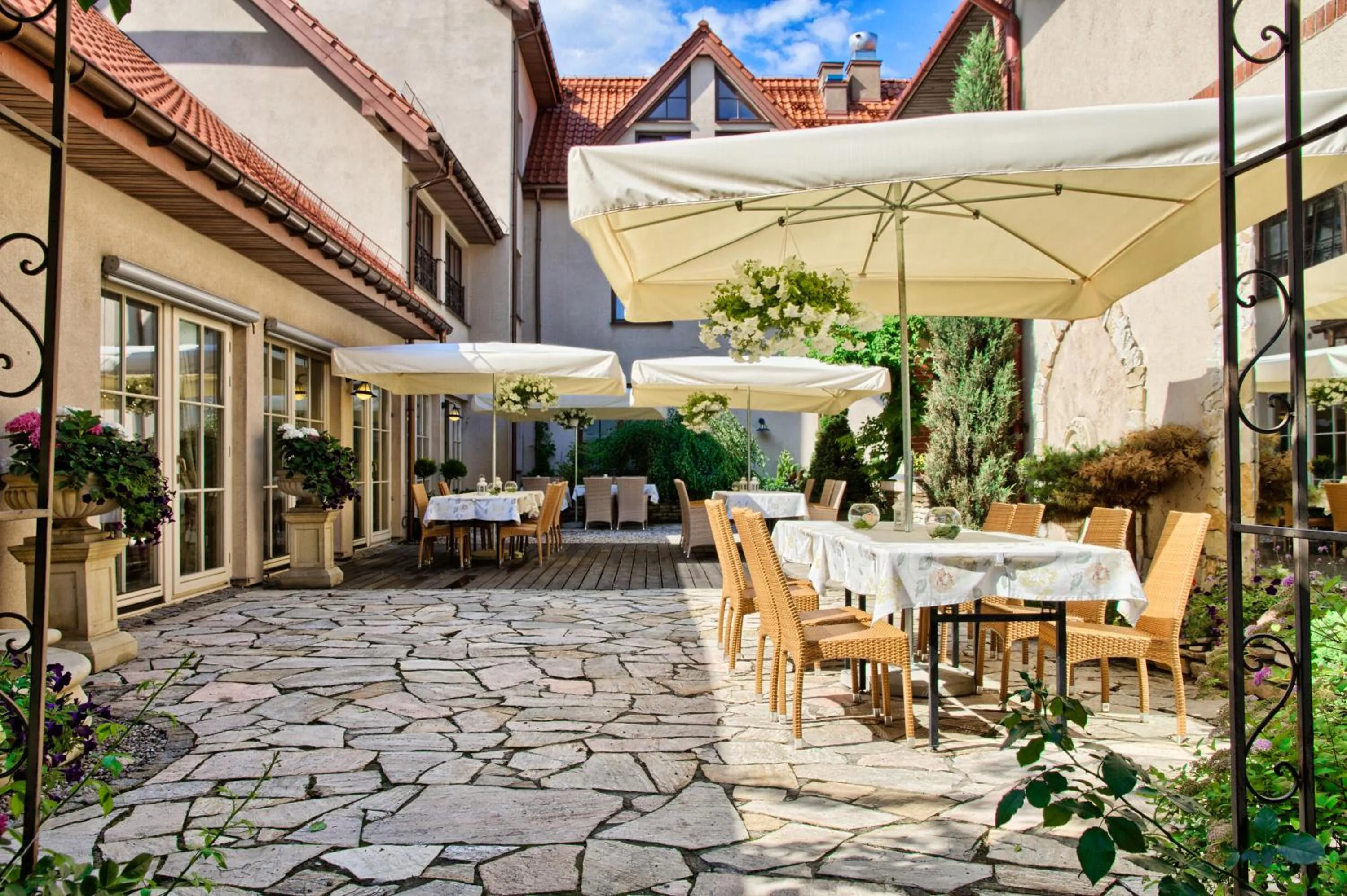 Patio in Villa Estera - Hotel & Restauracja