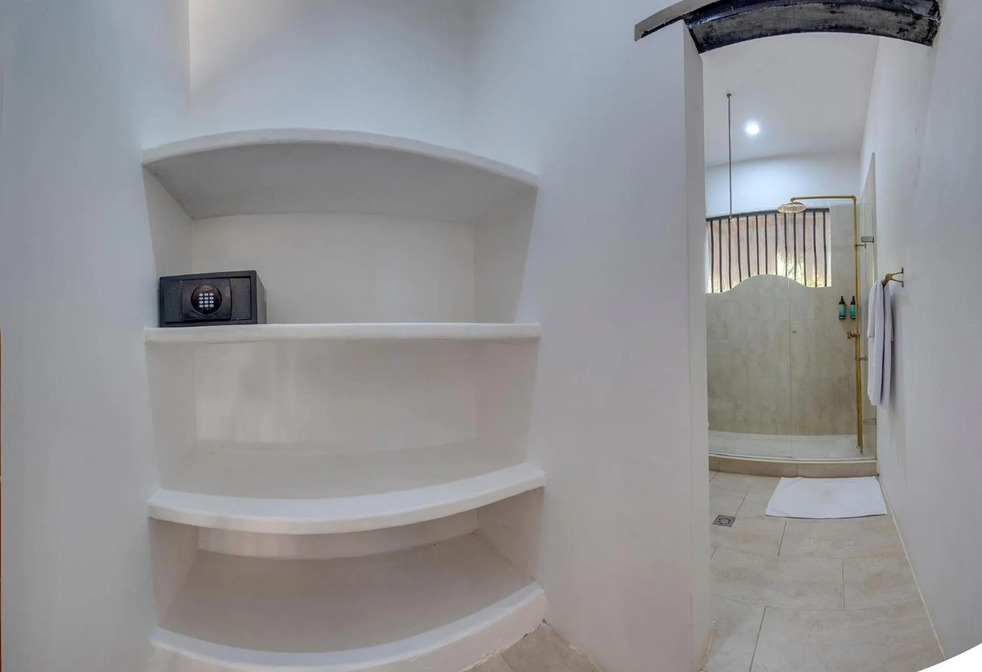 Shower in Aura Hotel Barú