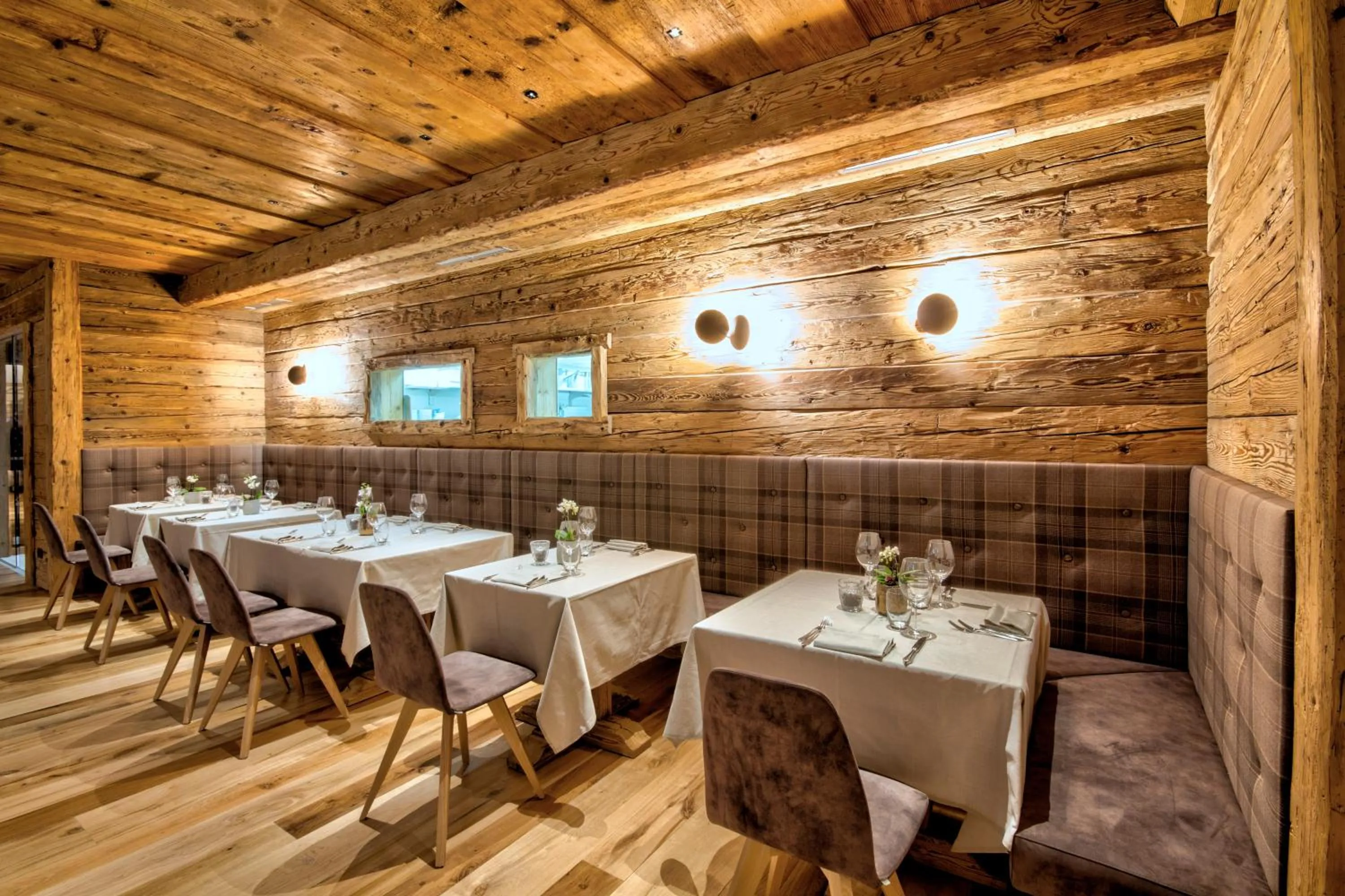 Restaurant/places to eat in Dolomiti Lodge Alverà