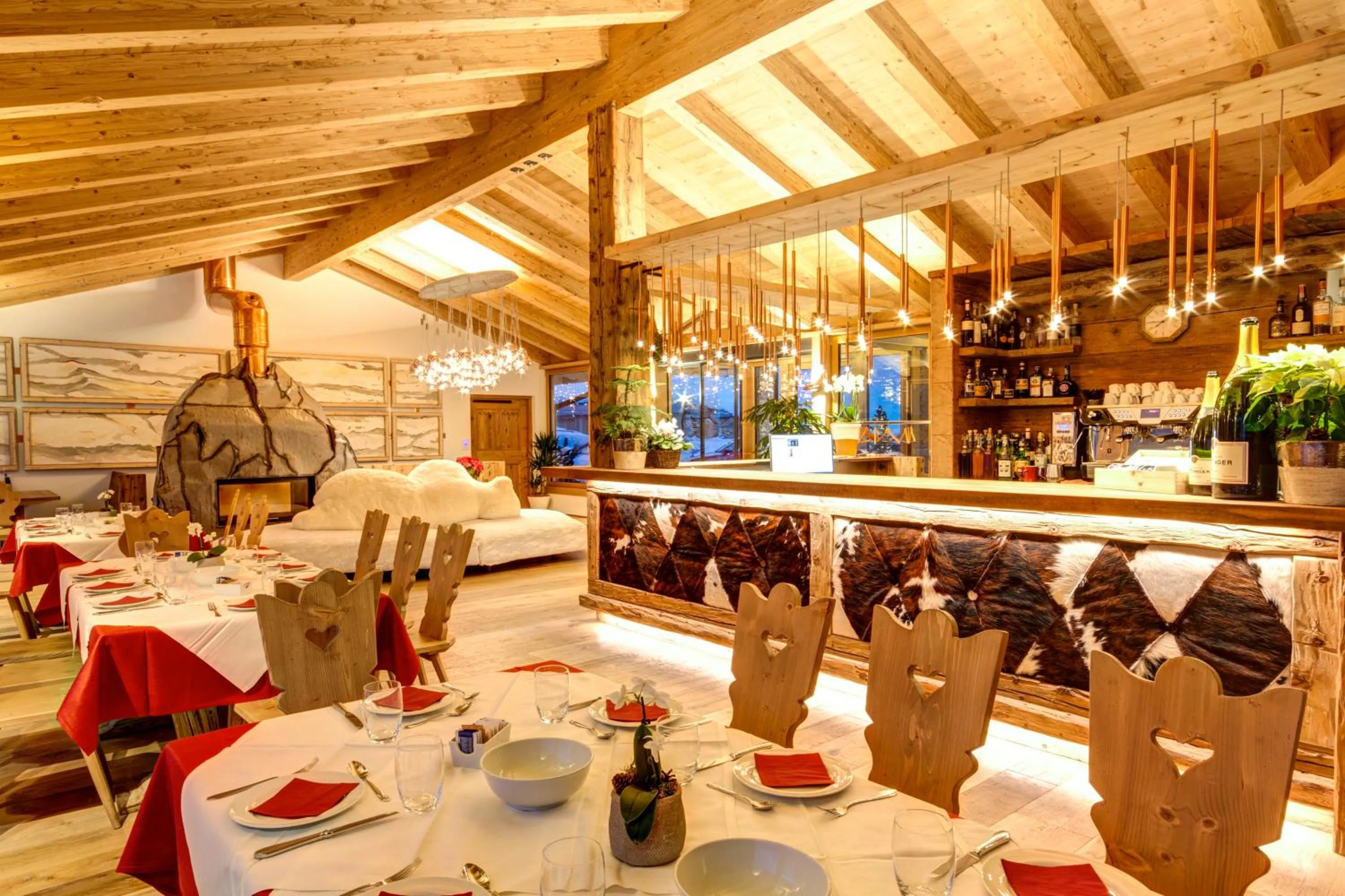 Lounge or bar in Dolomiti Lodge Alverà