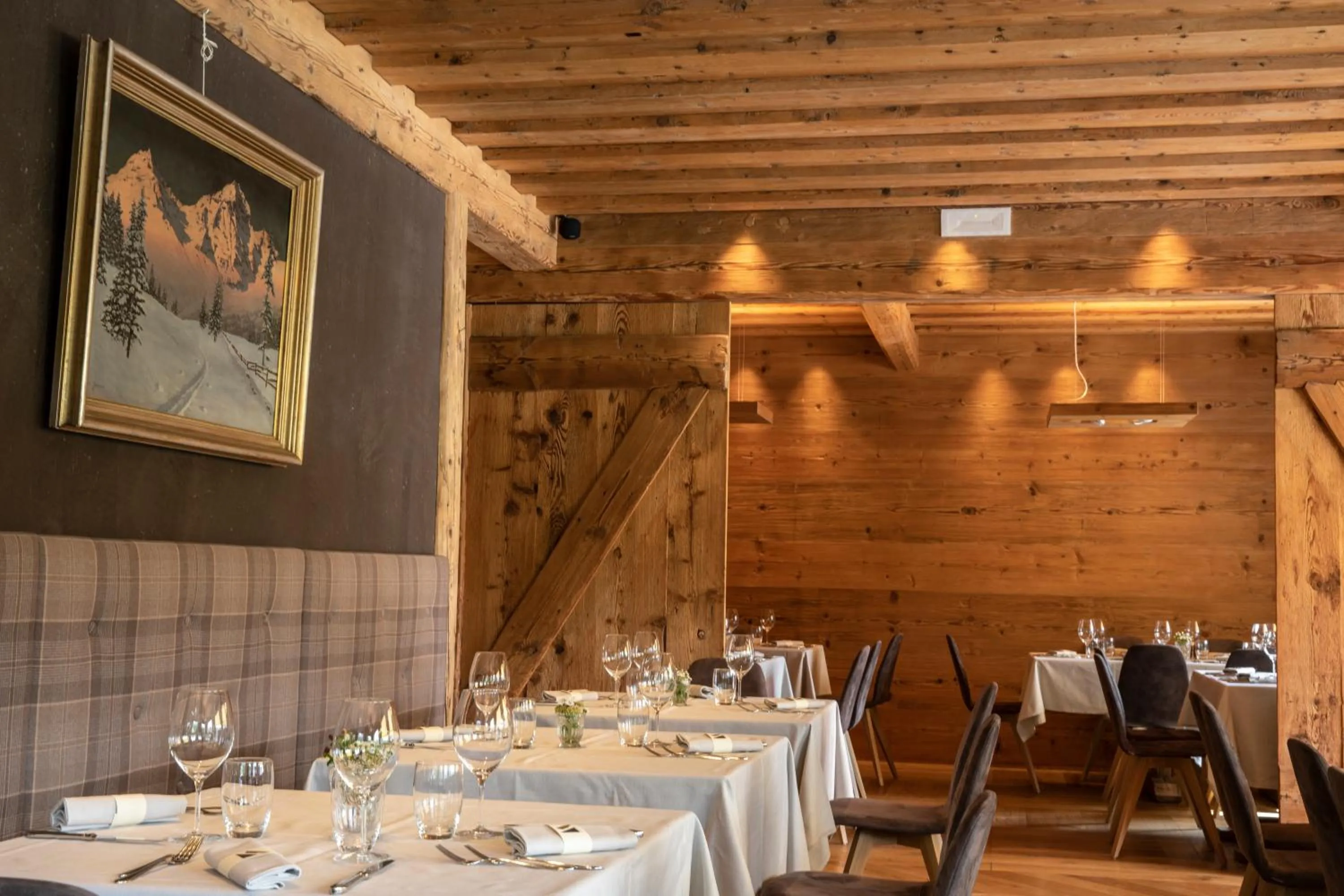 Restaurant/places to eat in Dolomiti Lodge Alverà