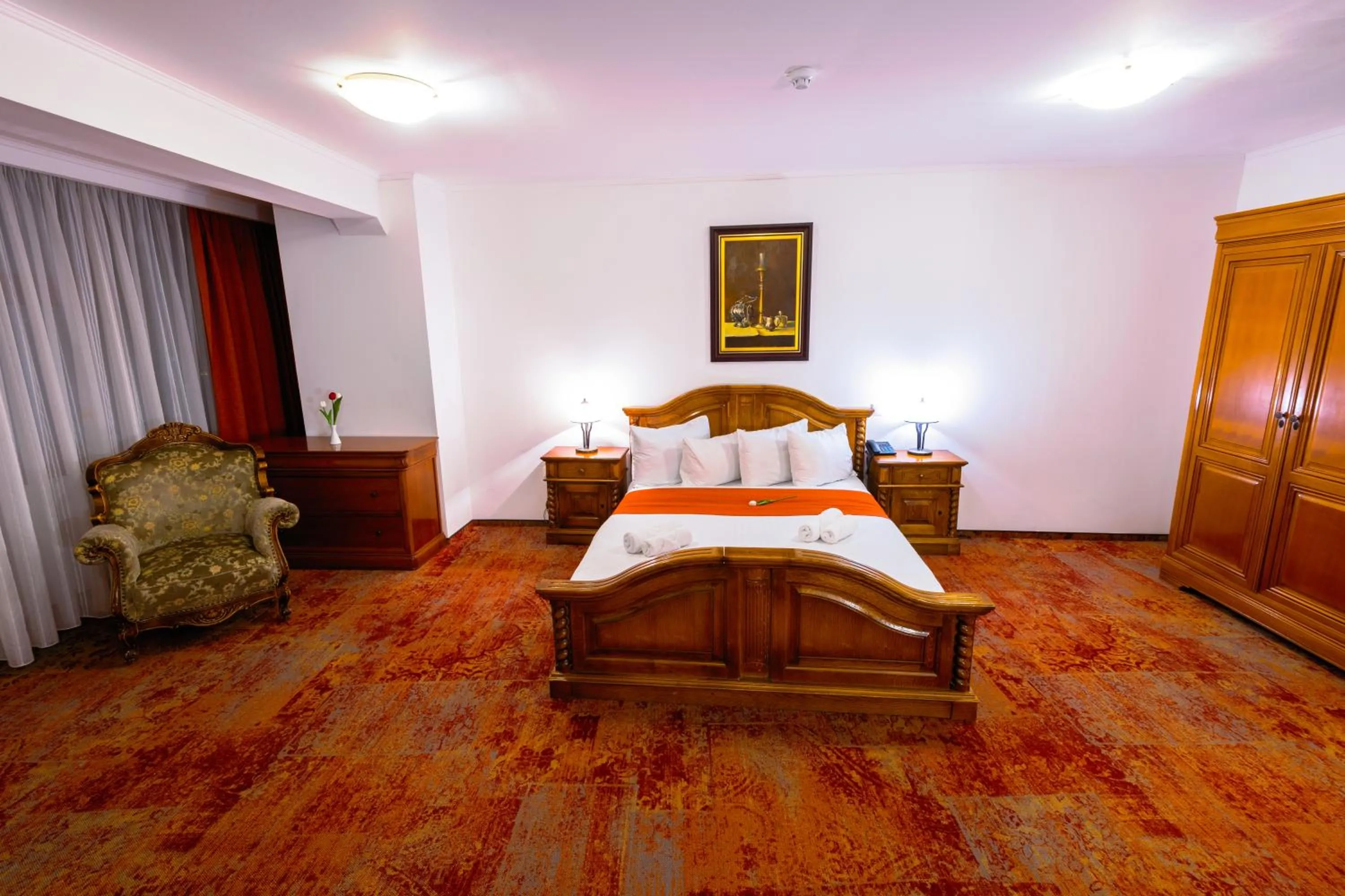 Swimming pool, Bed in Hotel Piatra Mare