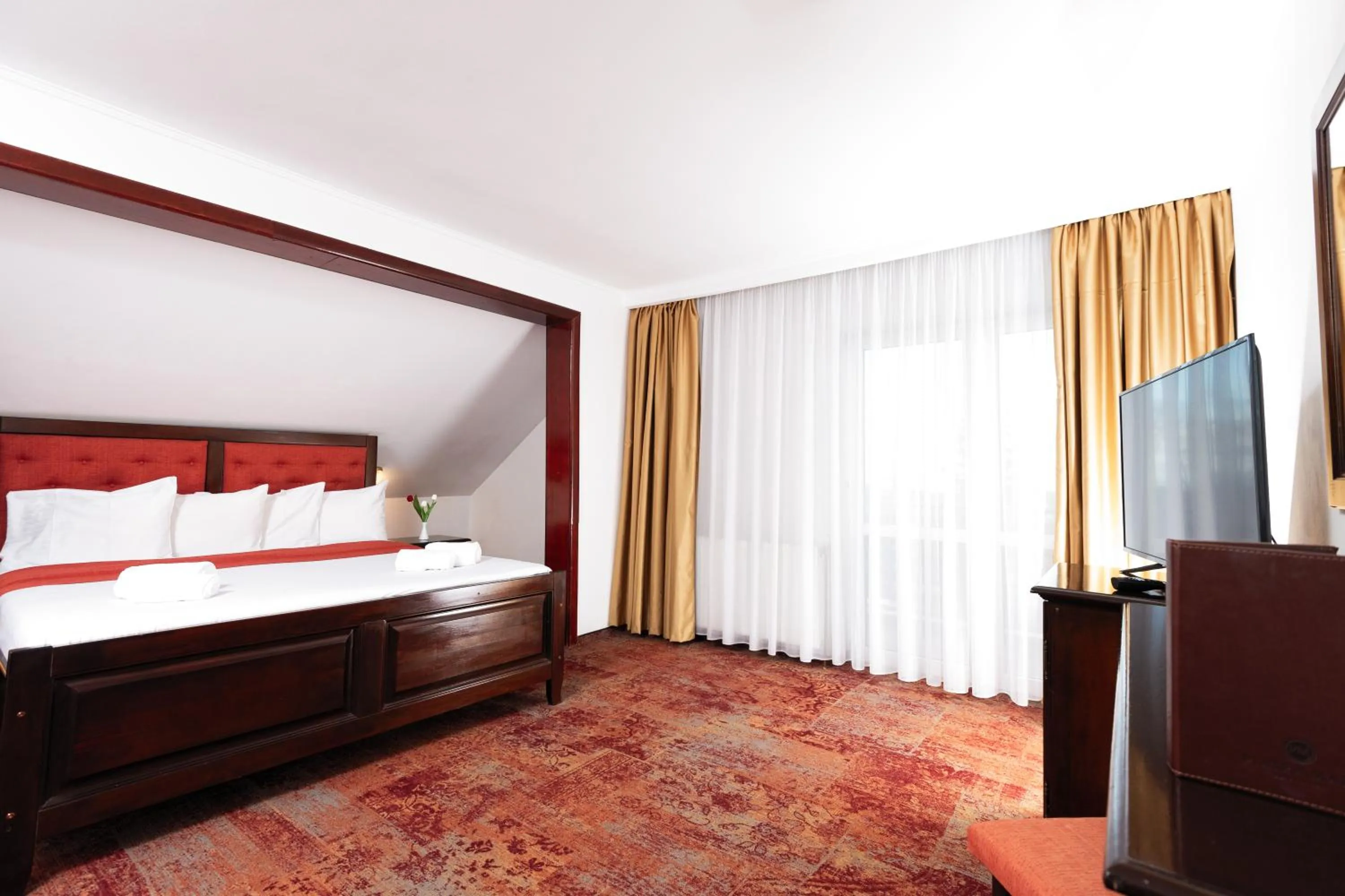 Restaurant/places to eat, Bed in Hotel Piatra Mare